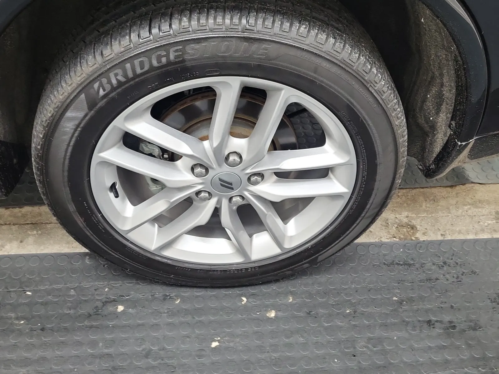 Right Rear Wheel/Tire Photo