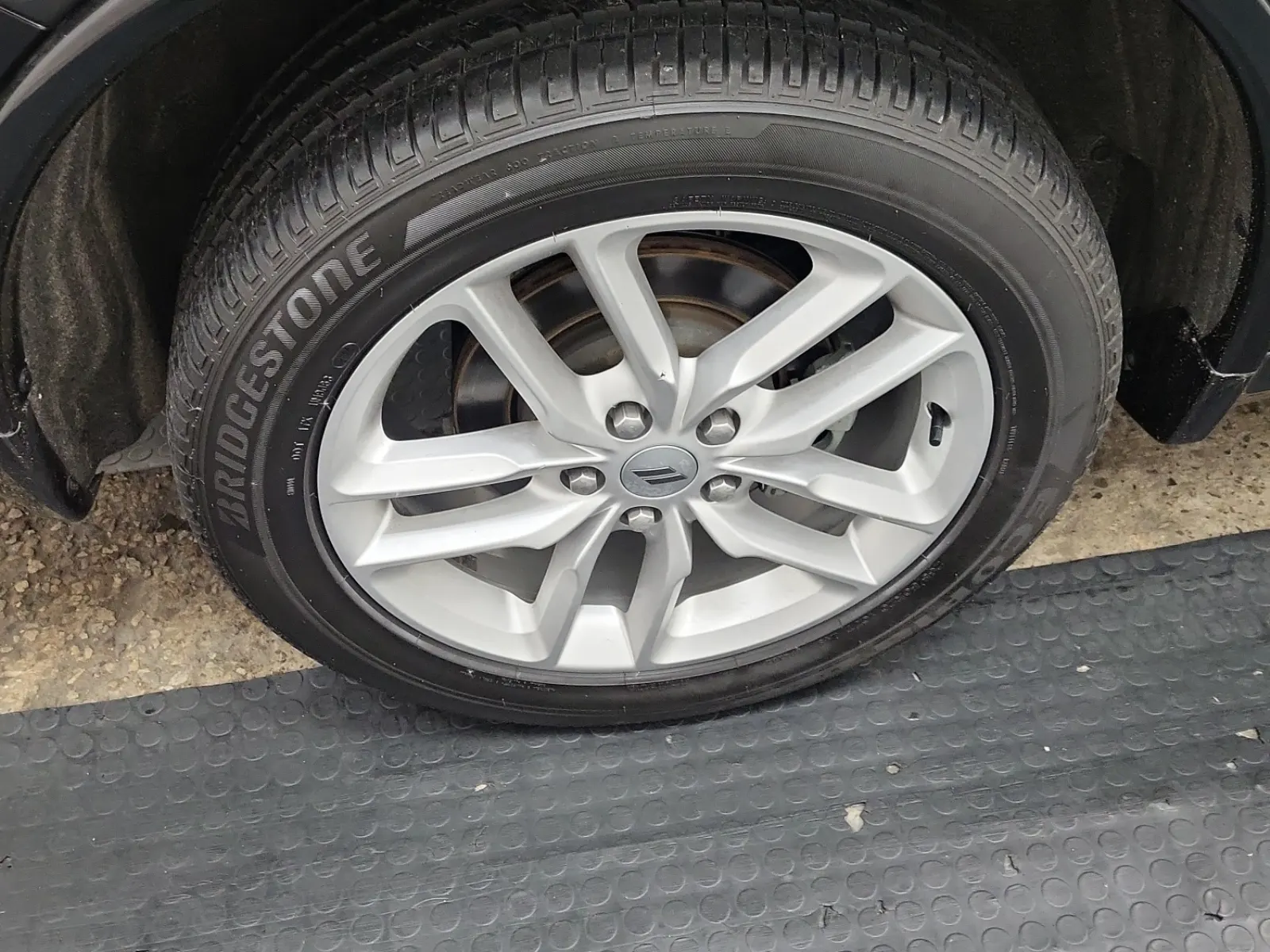Left Rear Wheel/Tire Photo