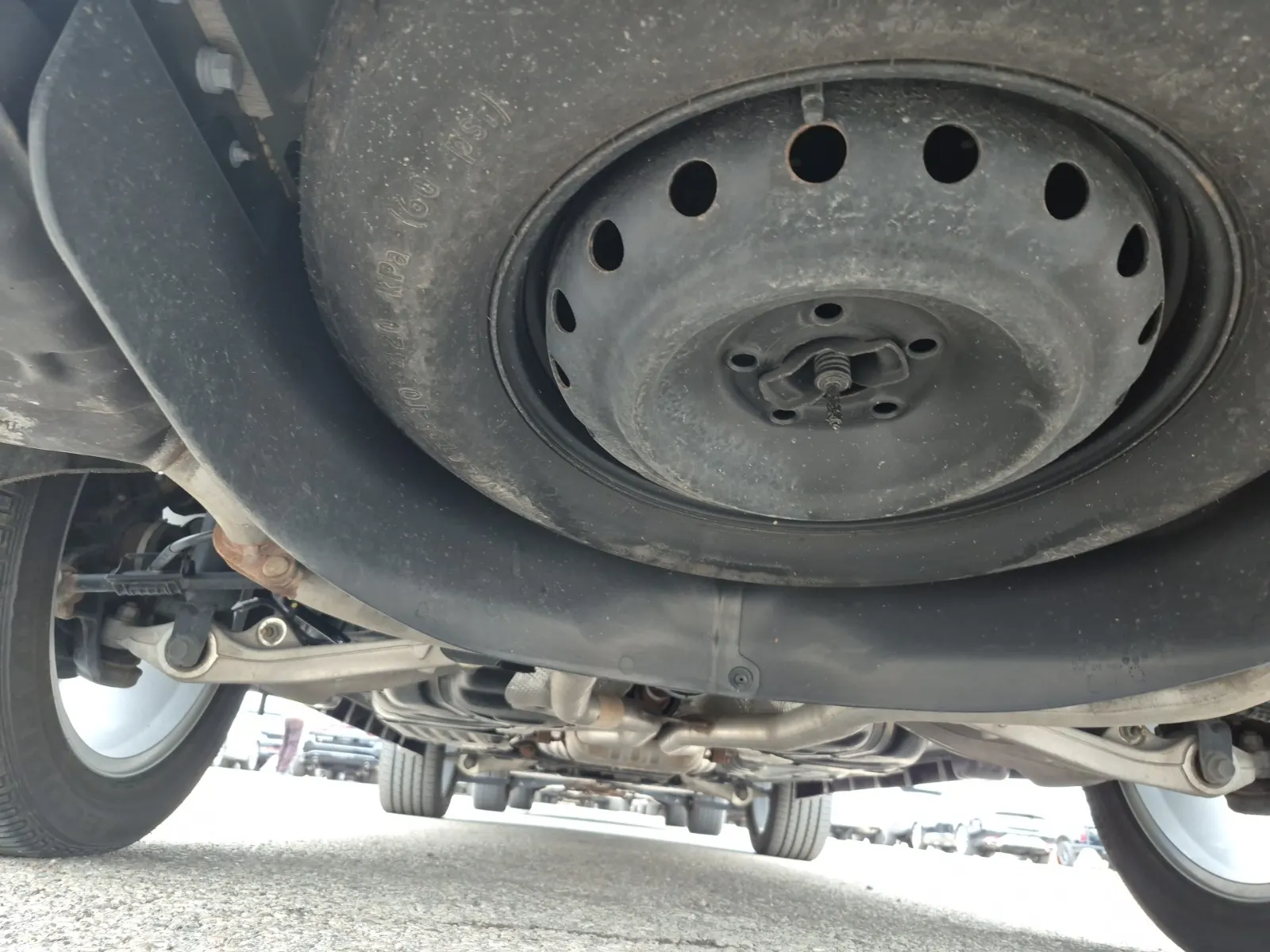 Undercarriage - Rear Photo