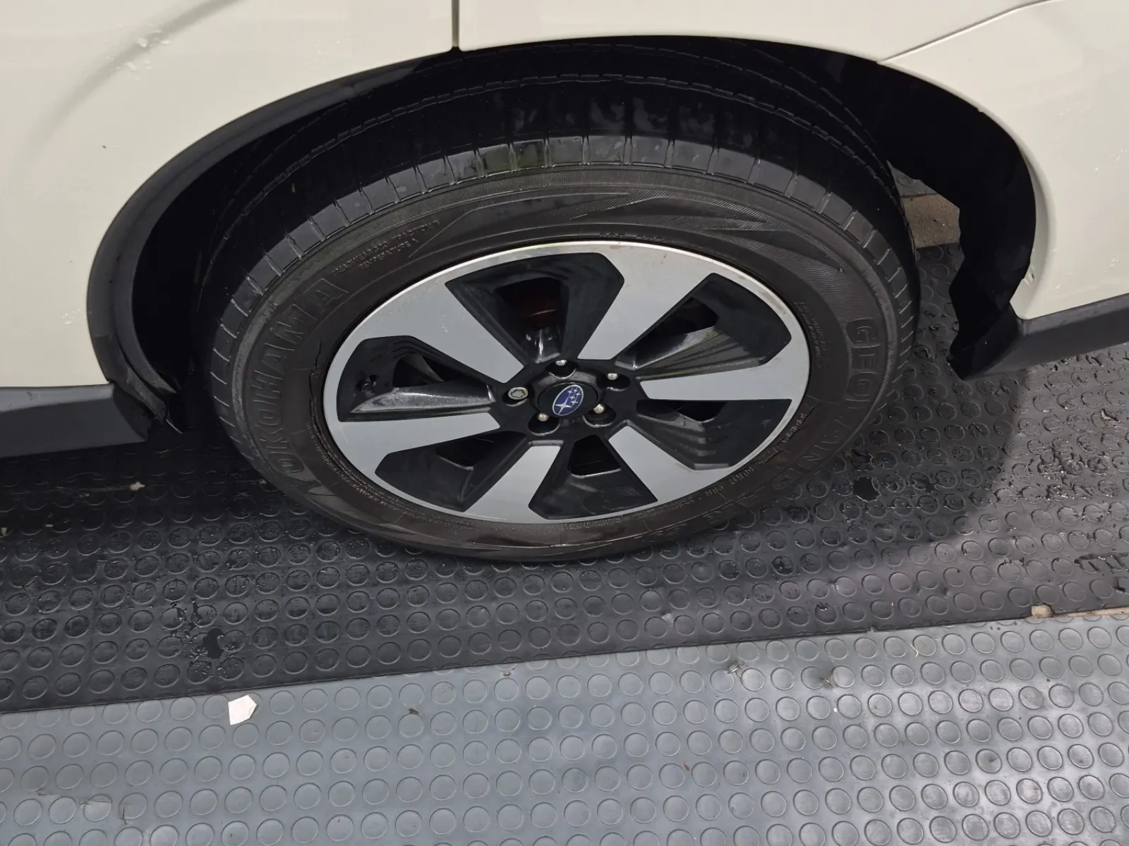 Left Rear Wheel/Tire Photo