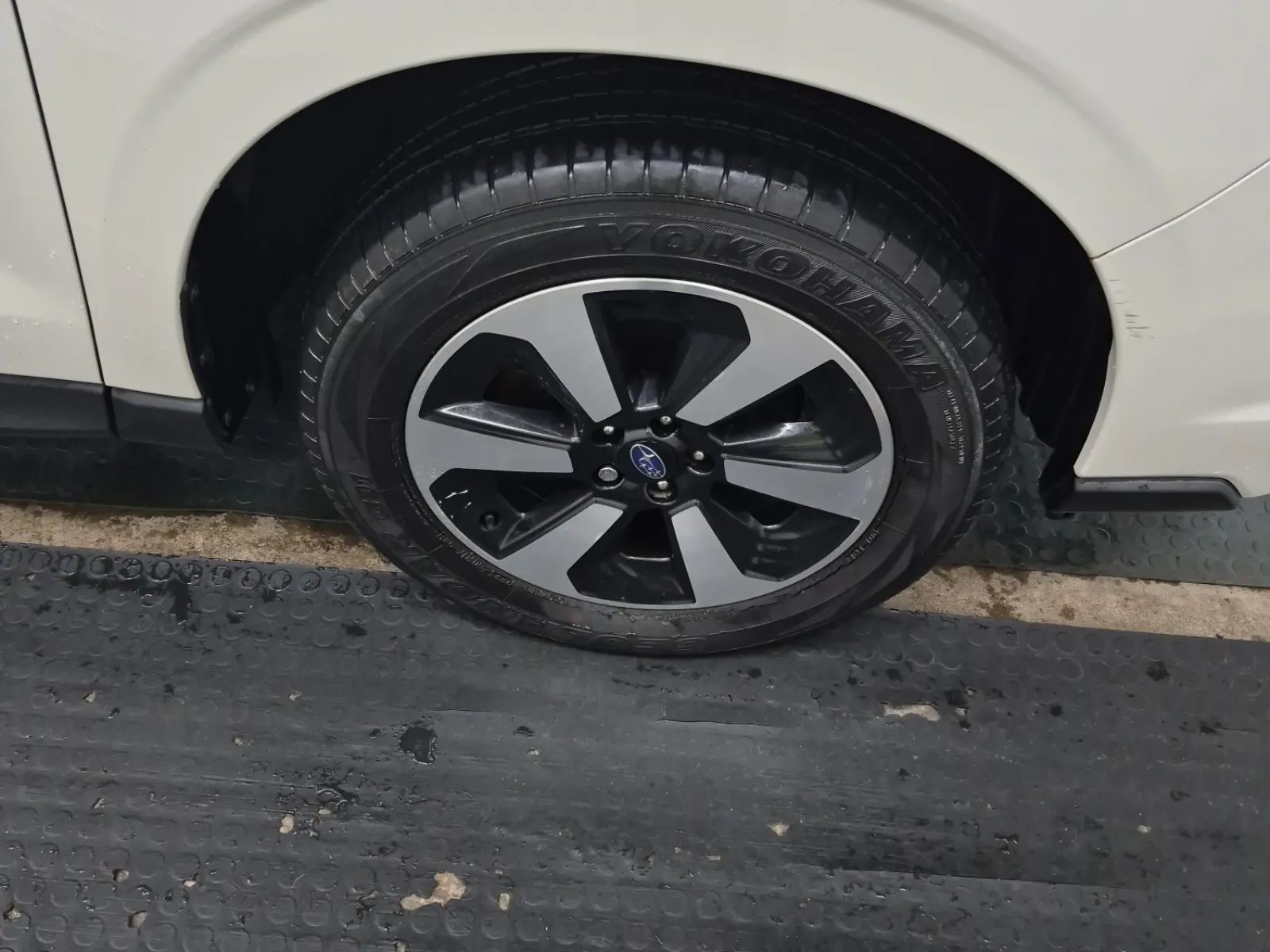 Right Front Wheel/Tire Photo