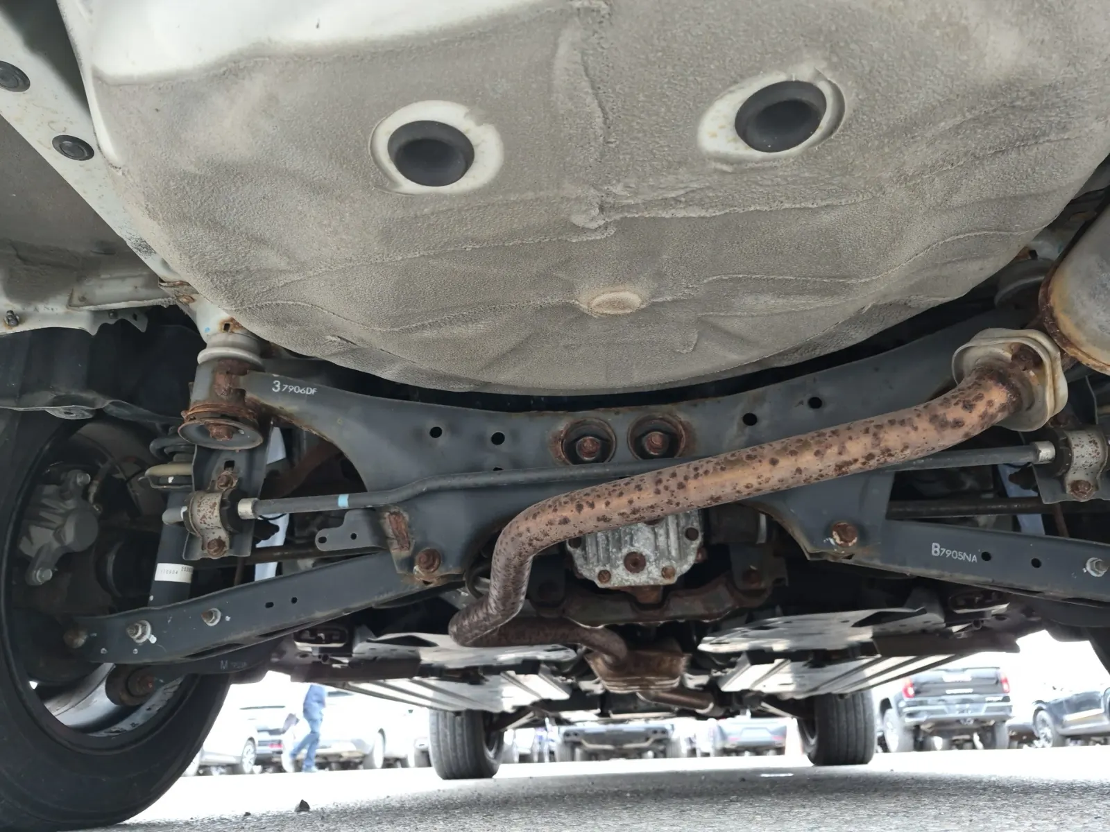 Undercarriage - Rear Photo