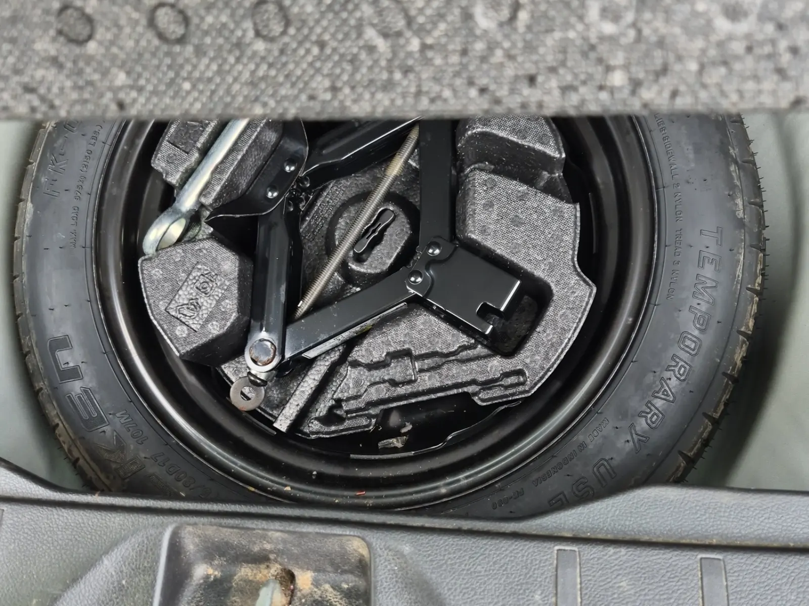 Spare Tire & Wheel Photo
