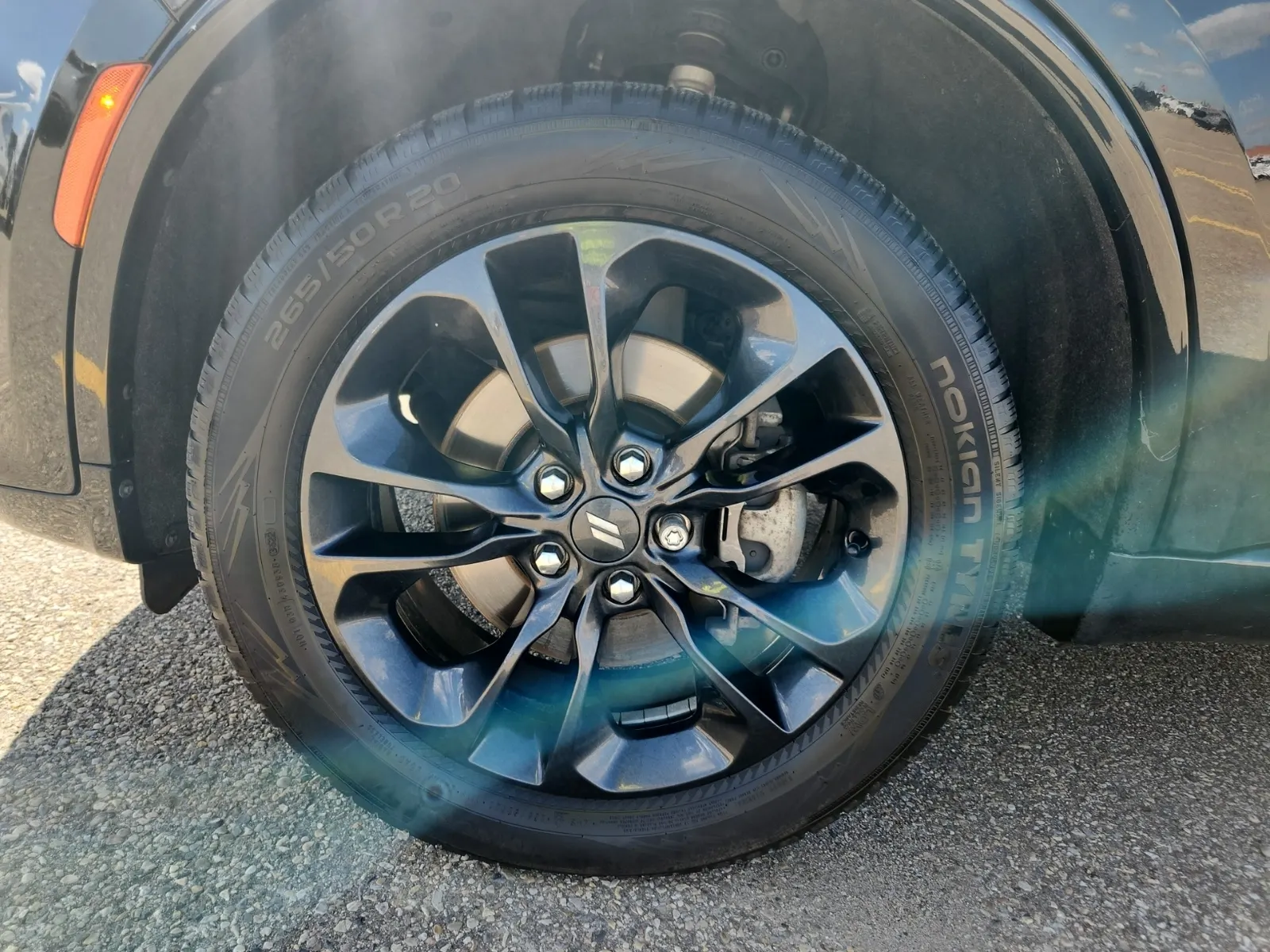 Front driver wheel/tire photo
