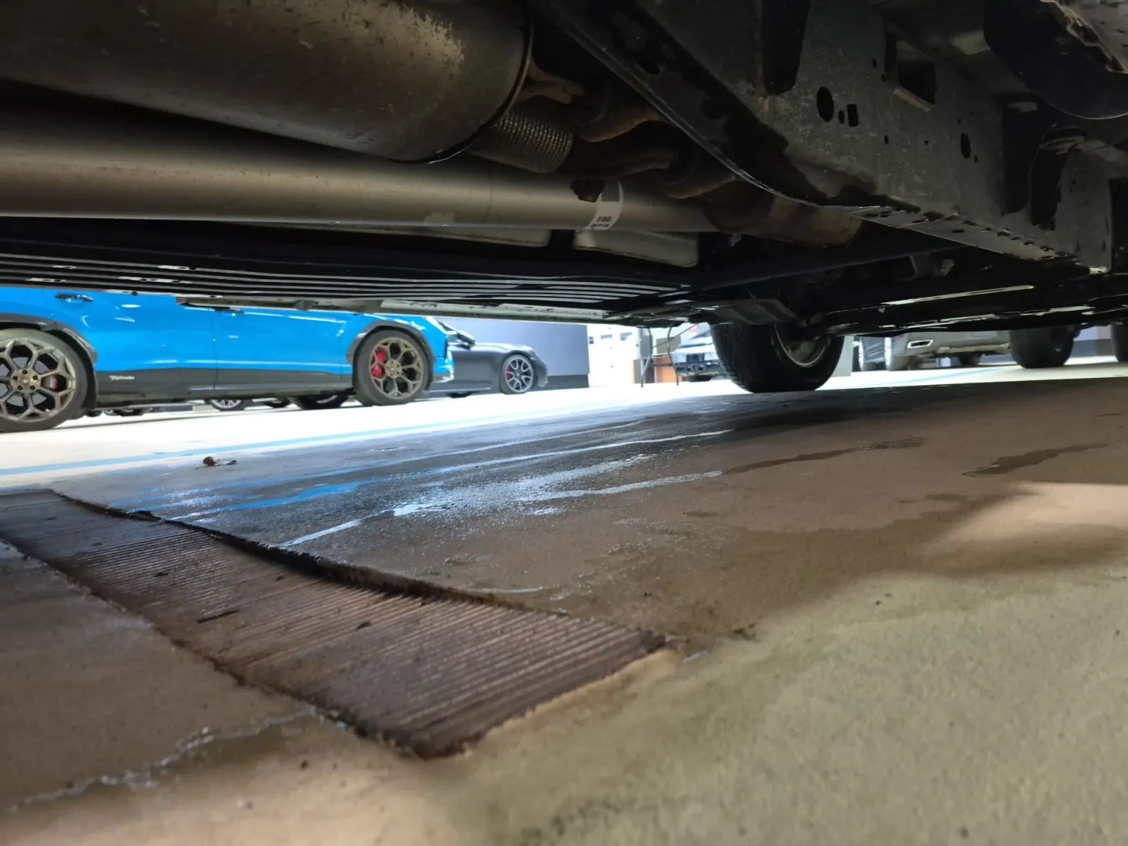 Undercarriage - Passenger Photo