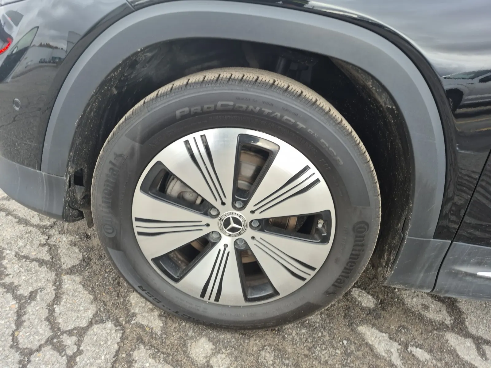Front driver wheel/tire photo