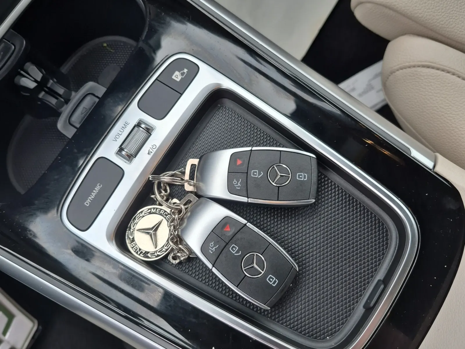 Keys/Fobs/Manual Photo