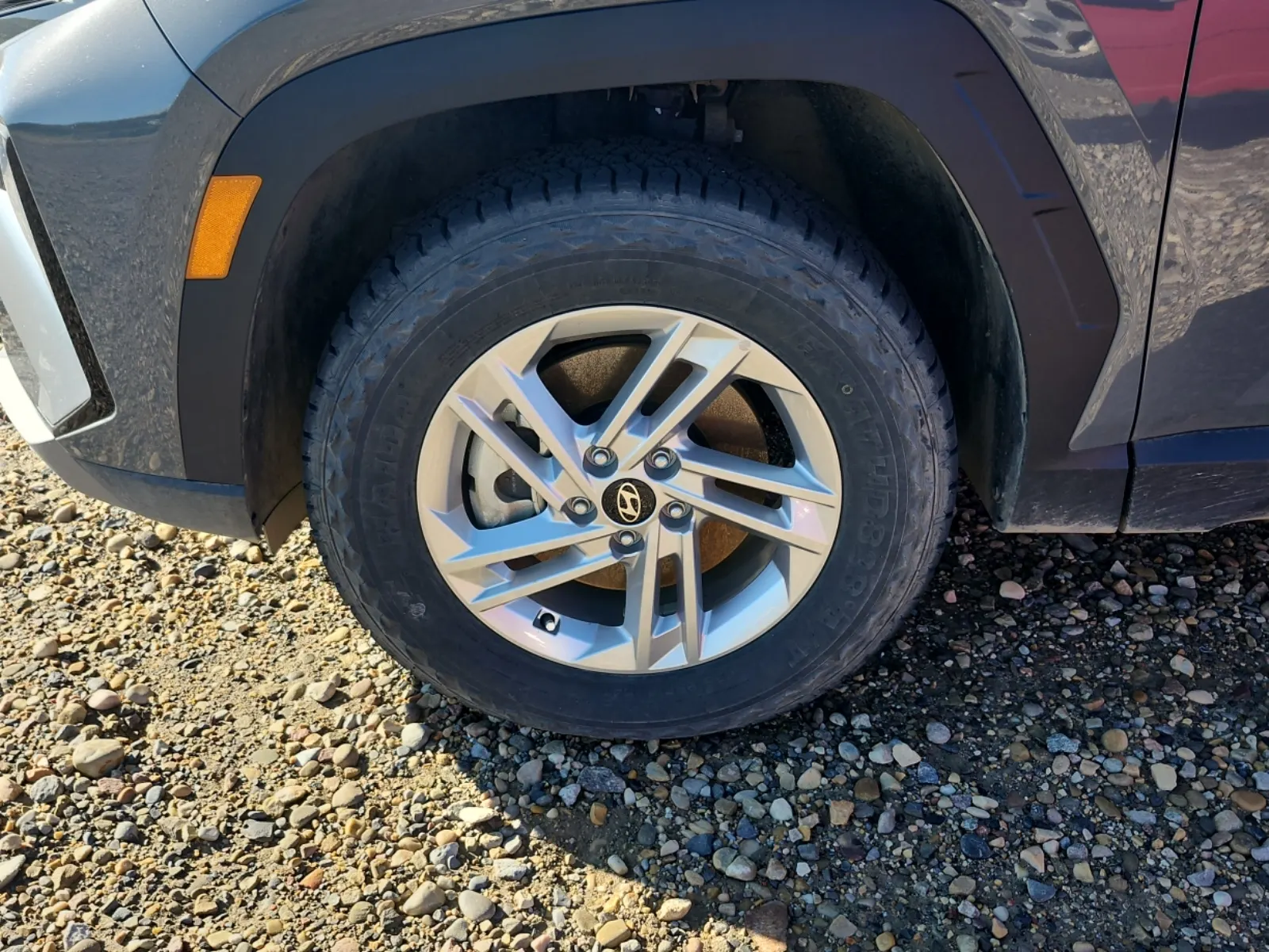 Front driver wheel/tire photo