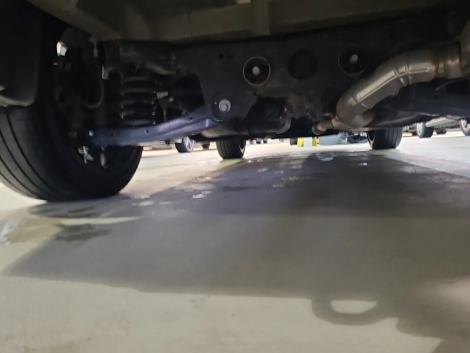 Undercarriage - Rear Photo