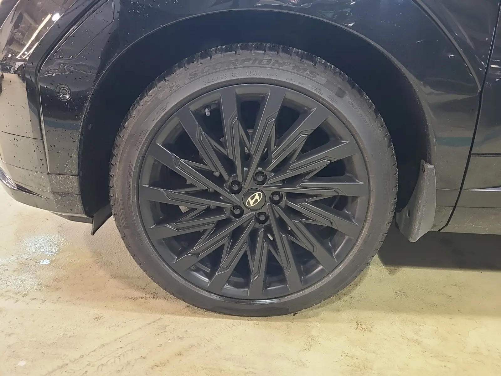 Front driver wheel/tire photo