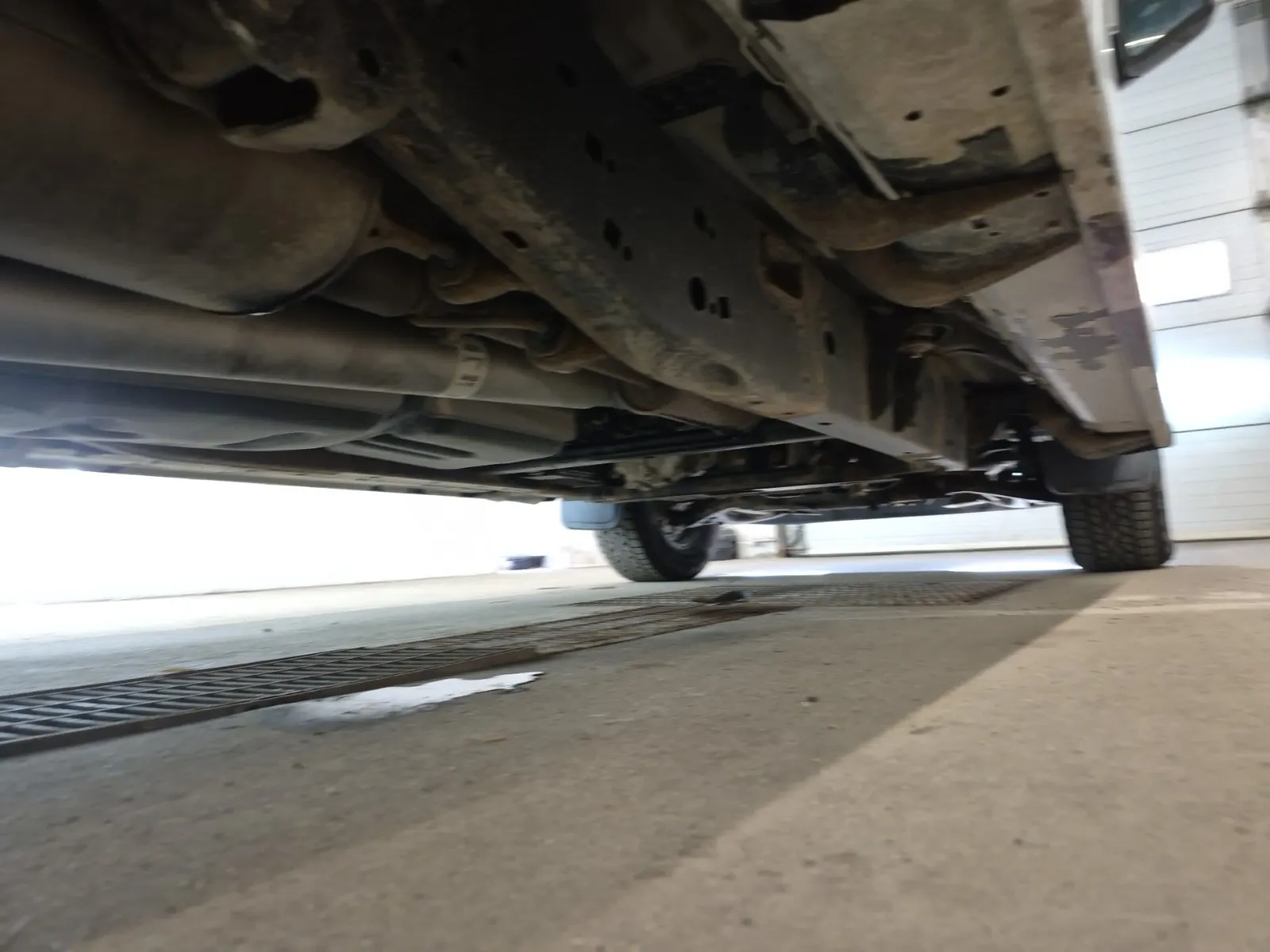Undercarriage - Passenger Photo