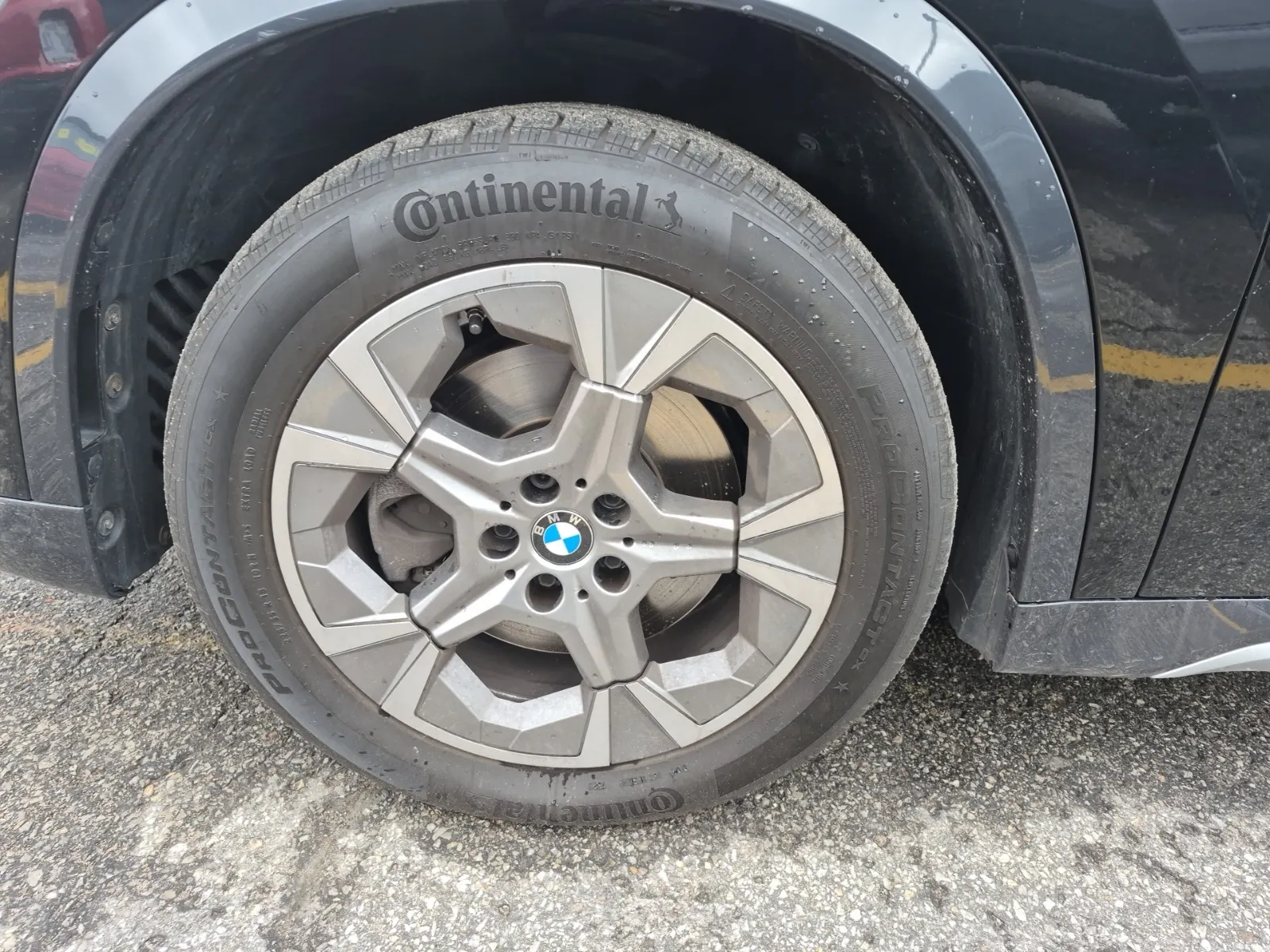 Front driver wheel/tire photo