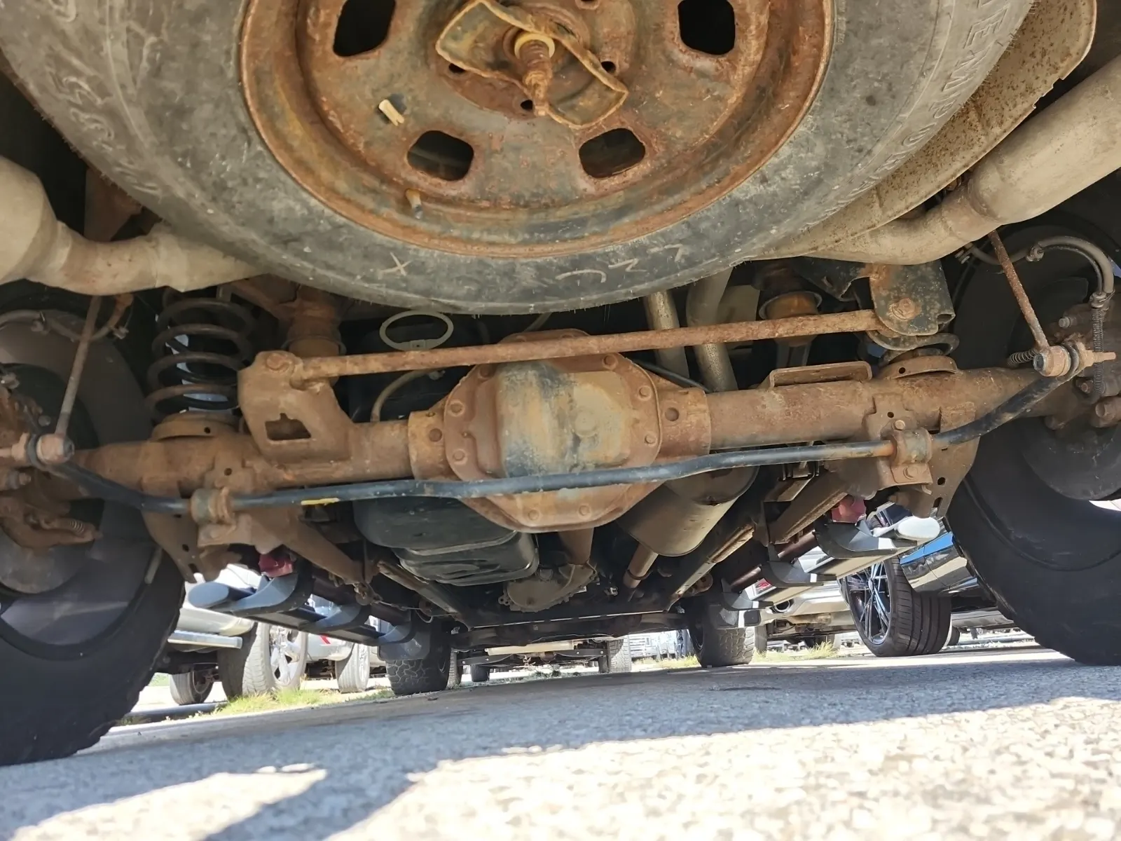 Undercarriage - Rear Photo