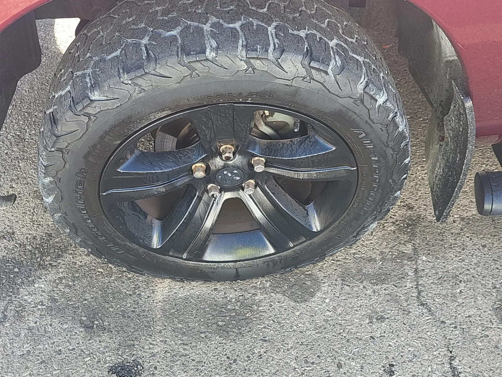 Front driver wheel/tire photo