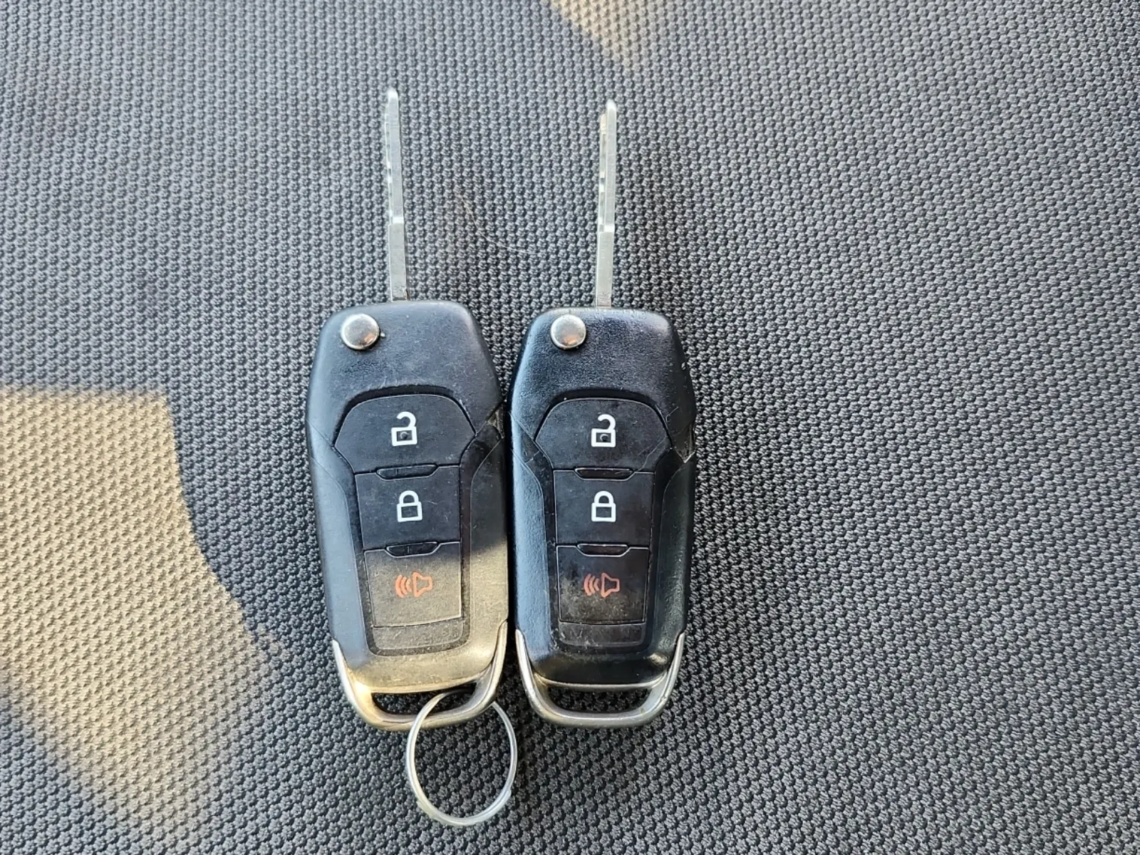 Keys/Fobs/Manual Photo