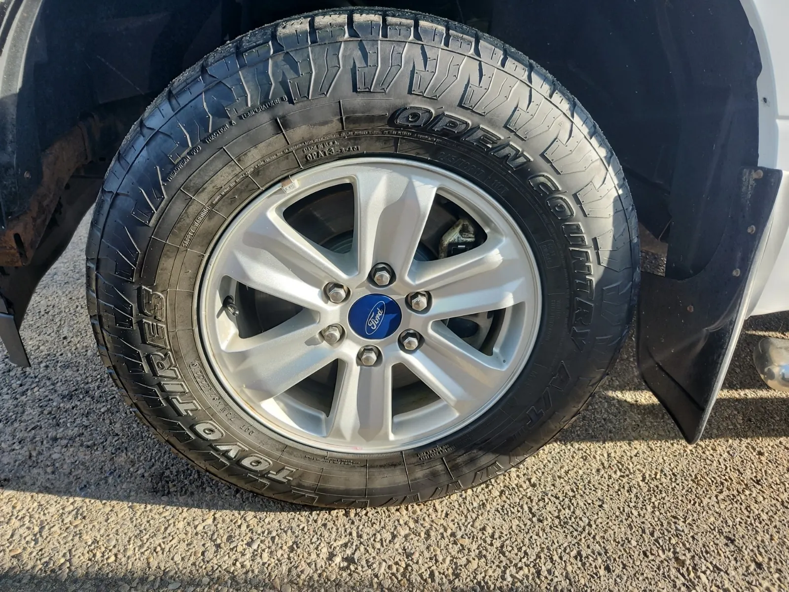 Front driver wheel/tire photo