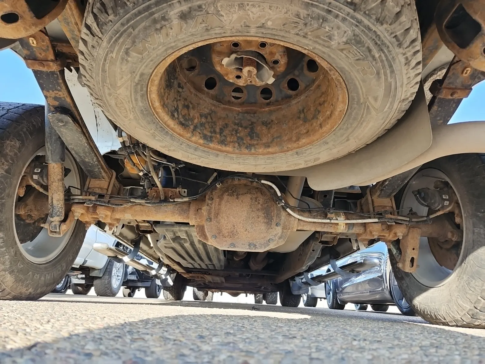 Undercarriage - Rear Photo