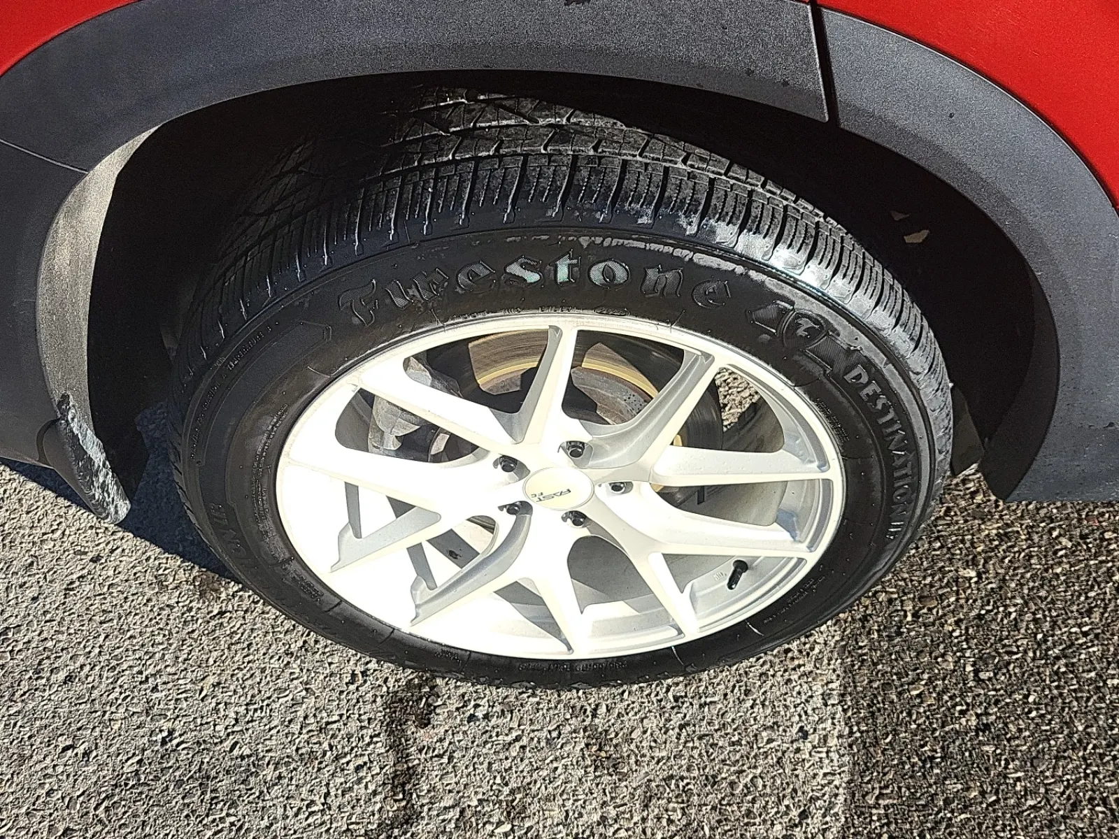 Right Rear Wheel/Tire Photo