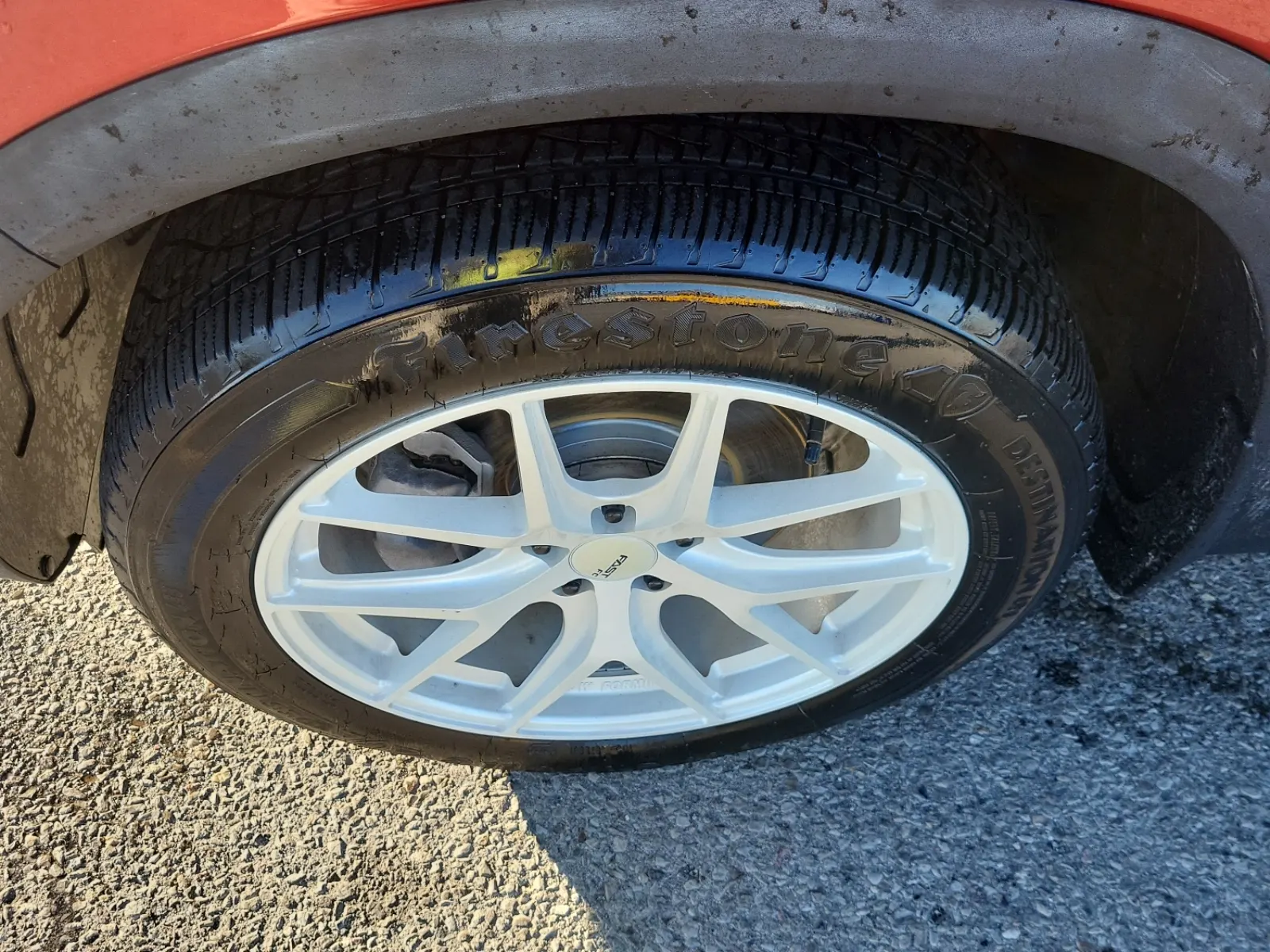 Front driver wheel/tire photo