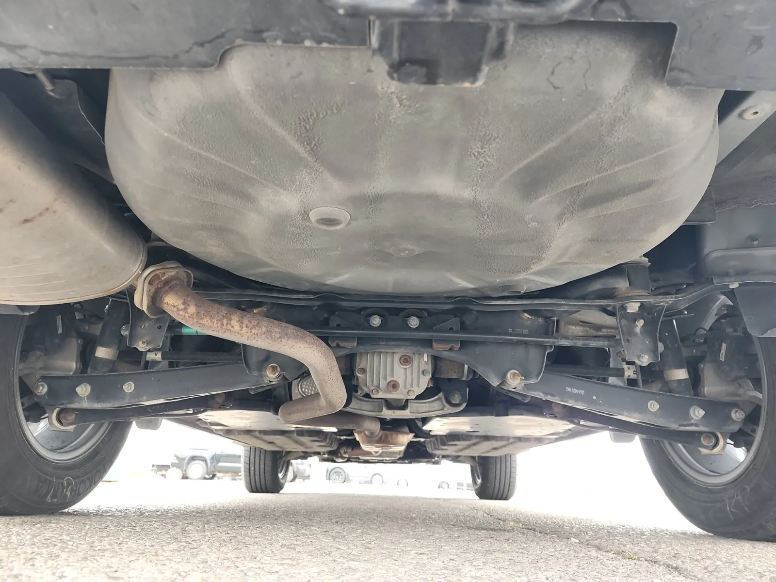 Undercarriage - Rear Photo