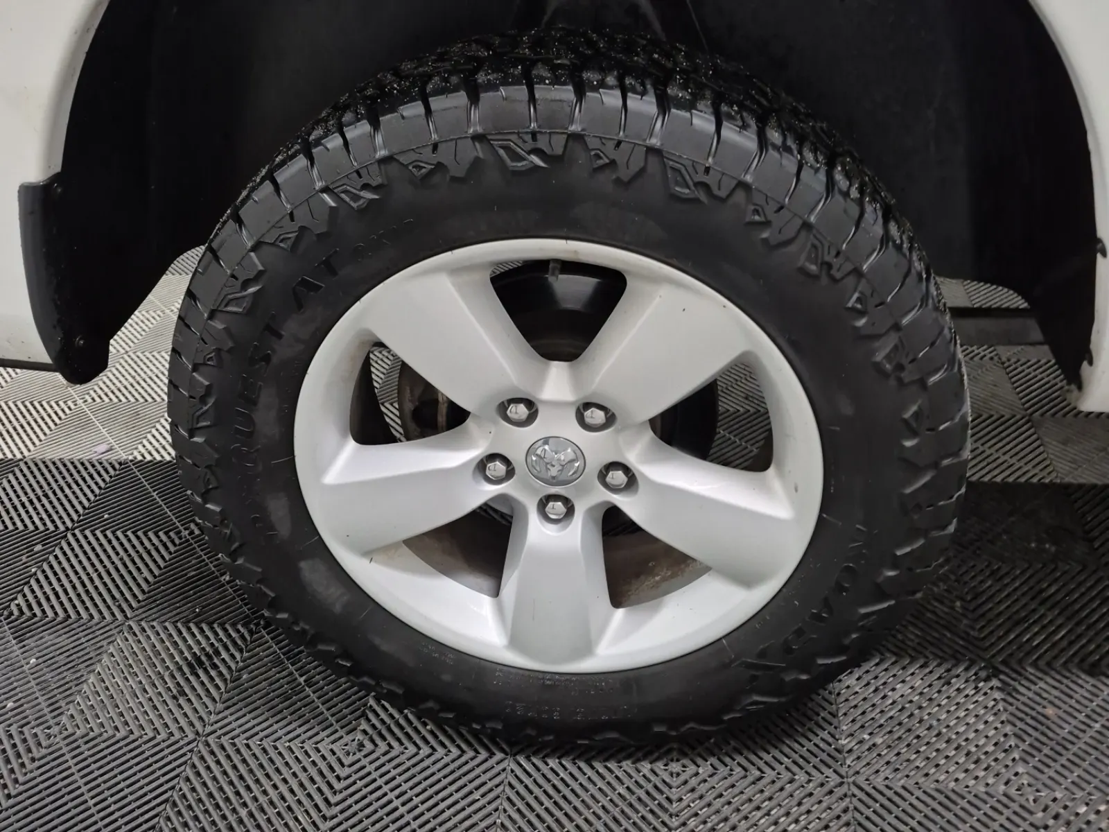 Right Rear Wheel/Tire Photo