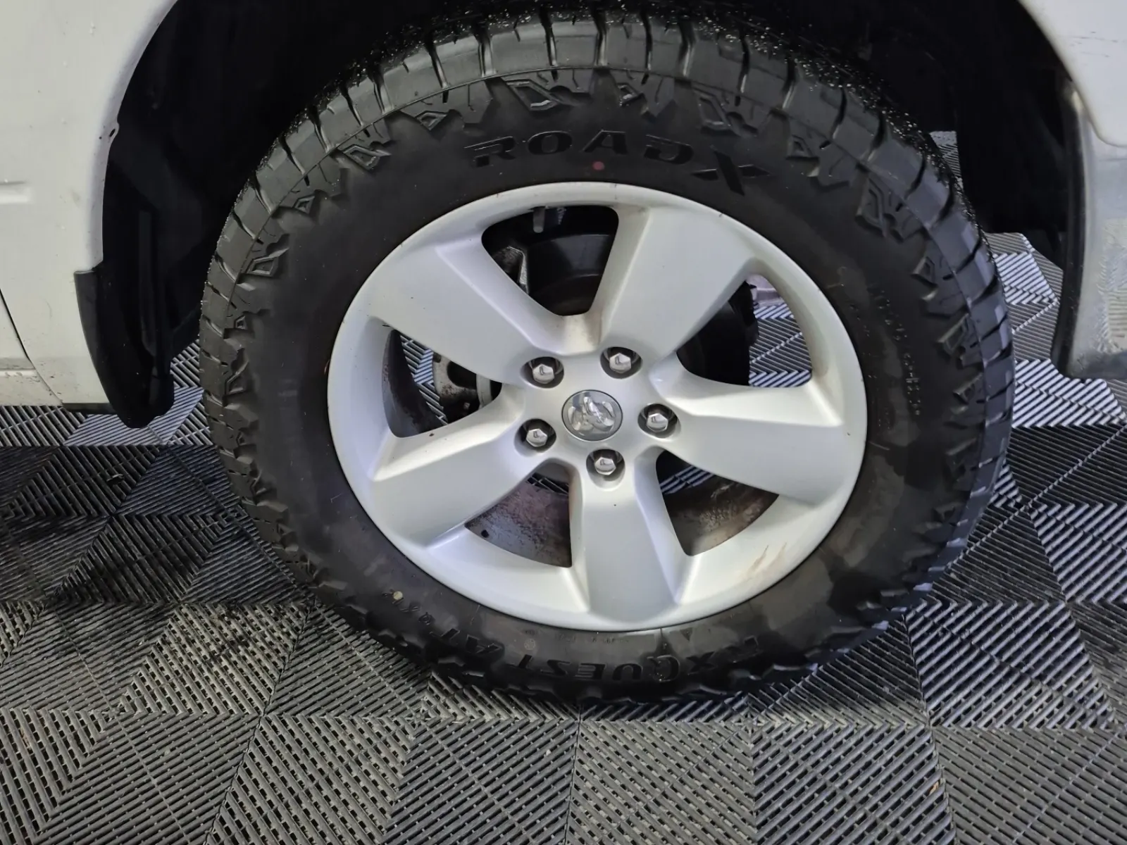 Right Front Wheel/Tire Photo