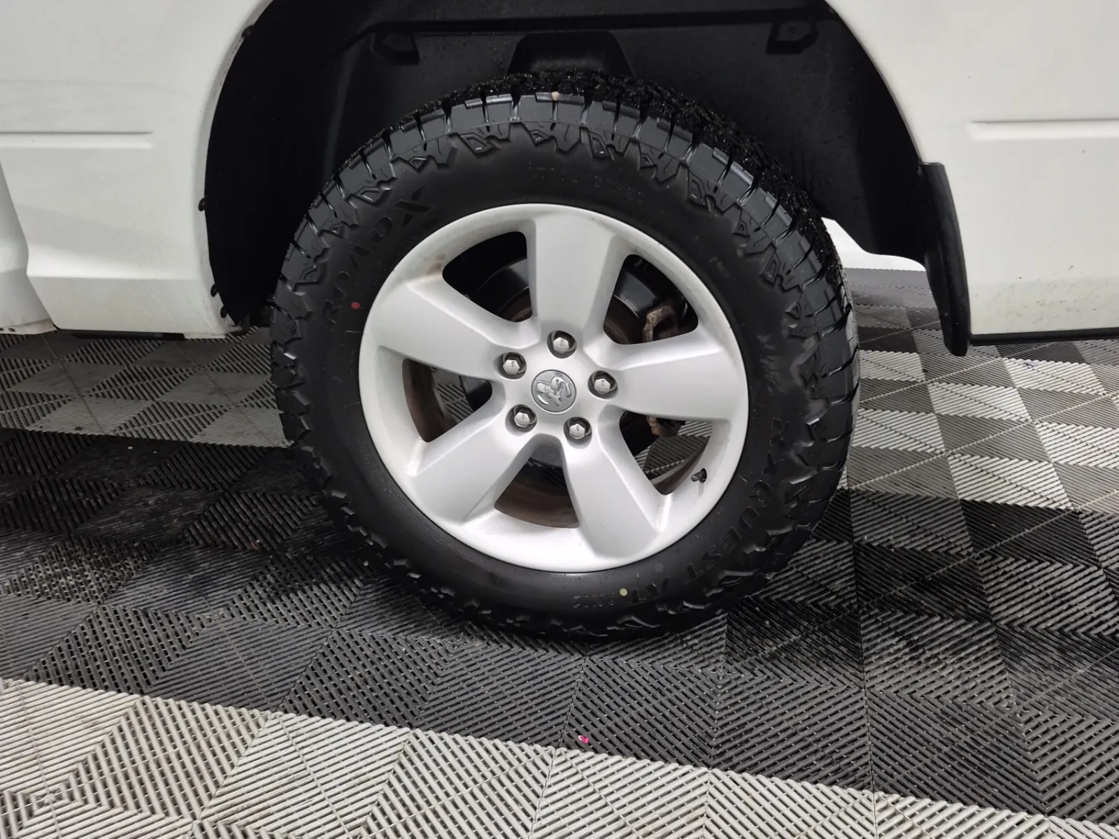 Left Rear Wheel/Tire Photo