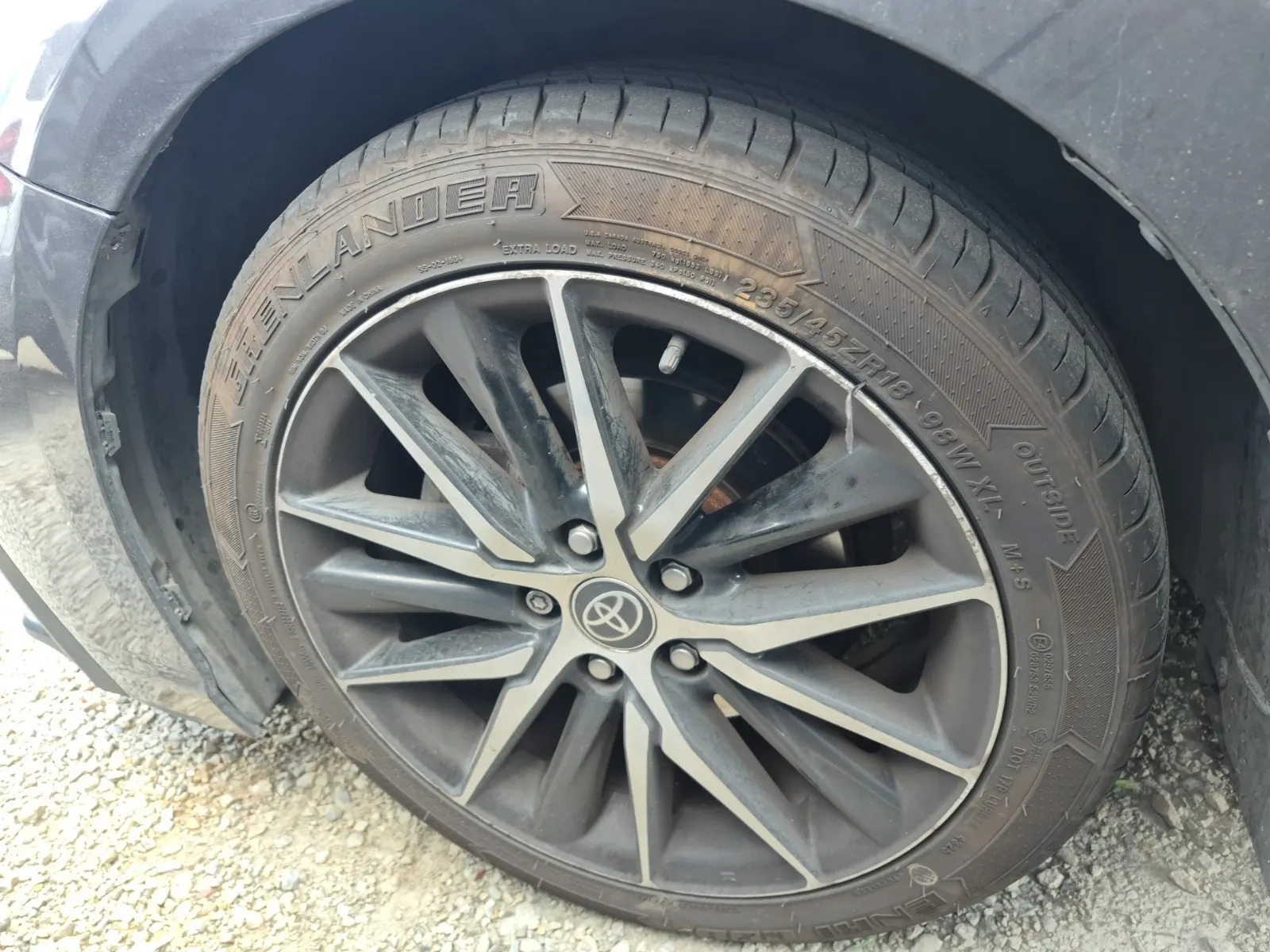 Front driver wheel/tire photo