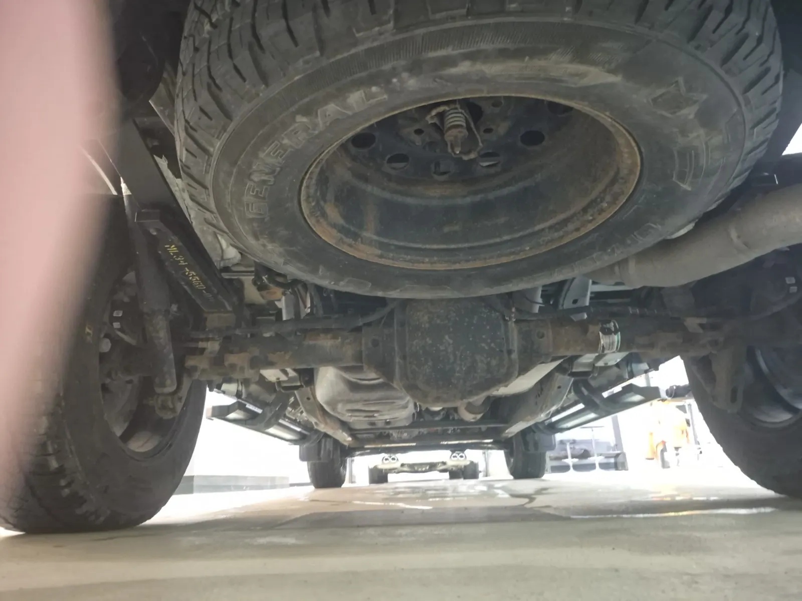 Undercarriage - Rear Photo