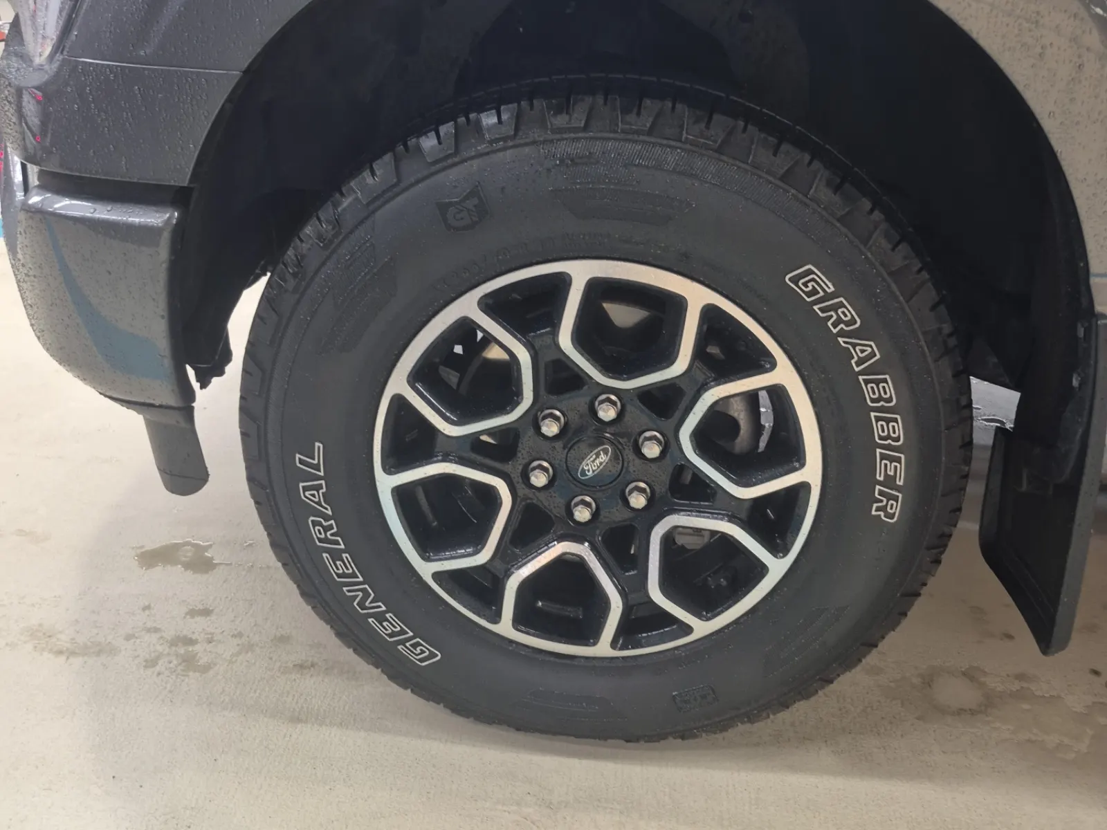 Front driver wheel/tire photo