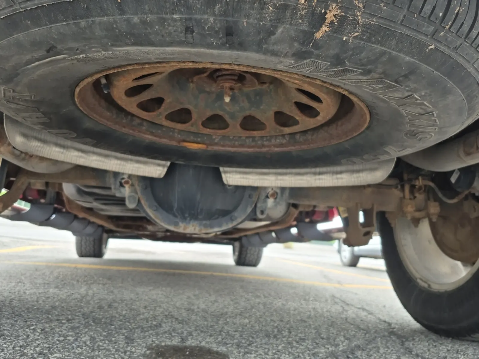 Undercarriage - Rear Photo