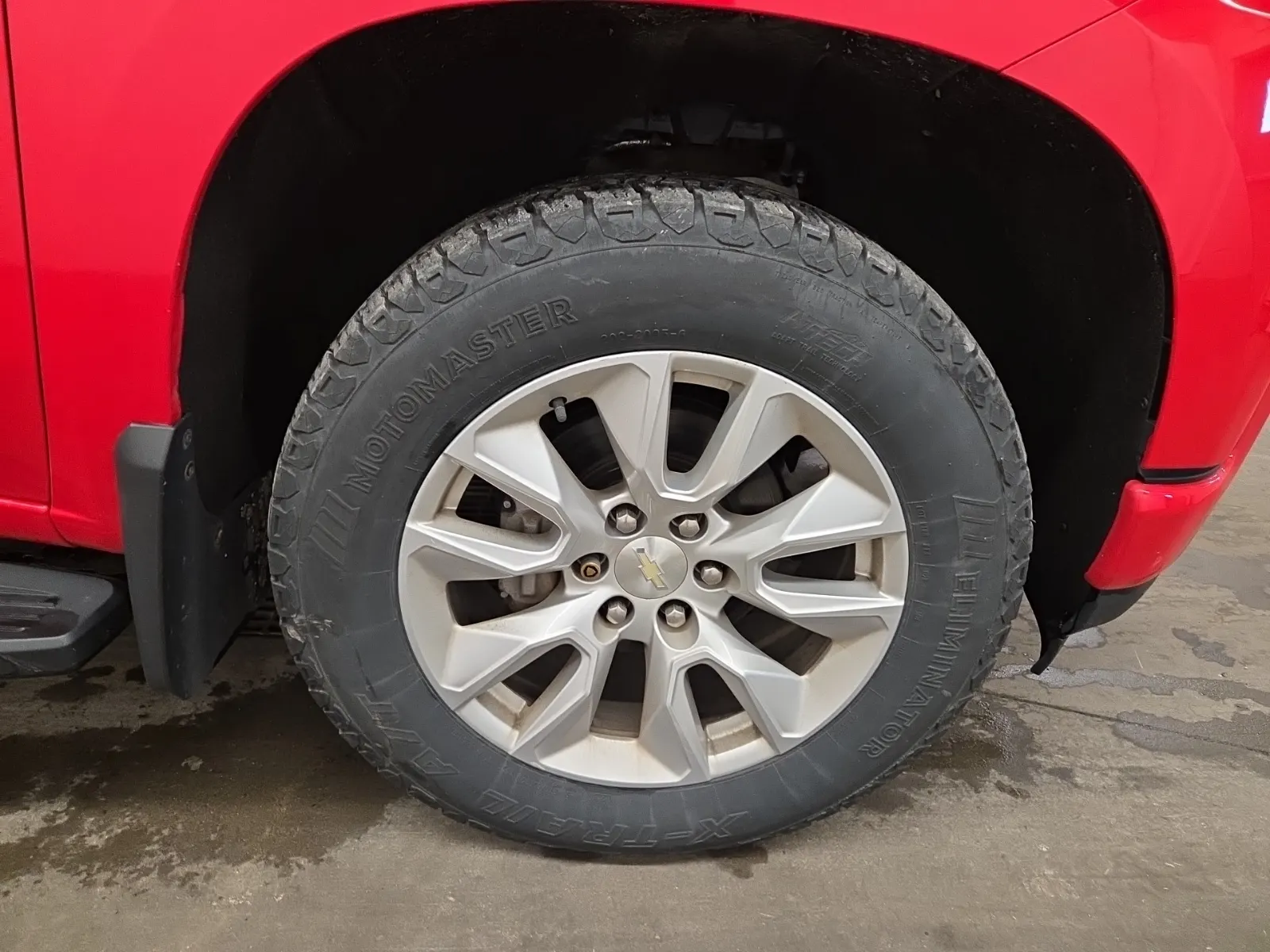 Right Front Wheel/Tire Photo