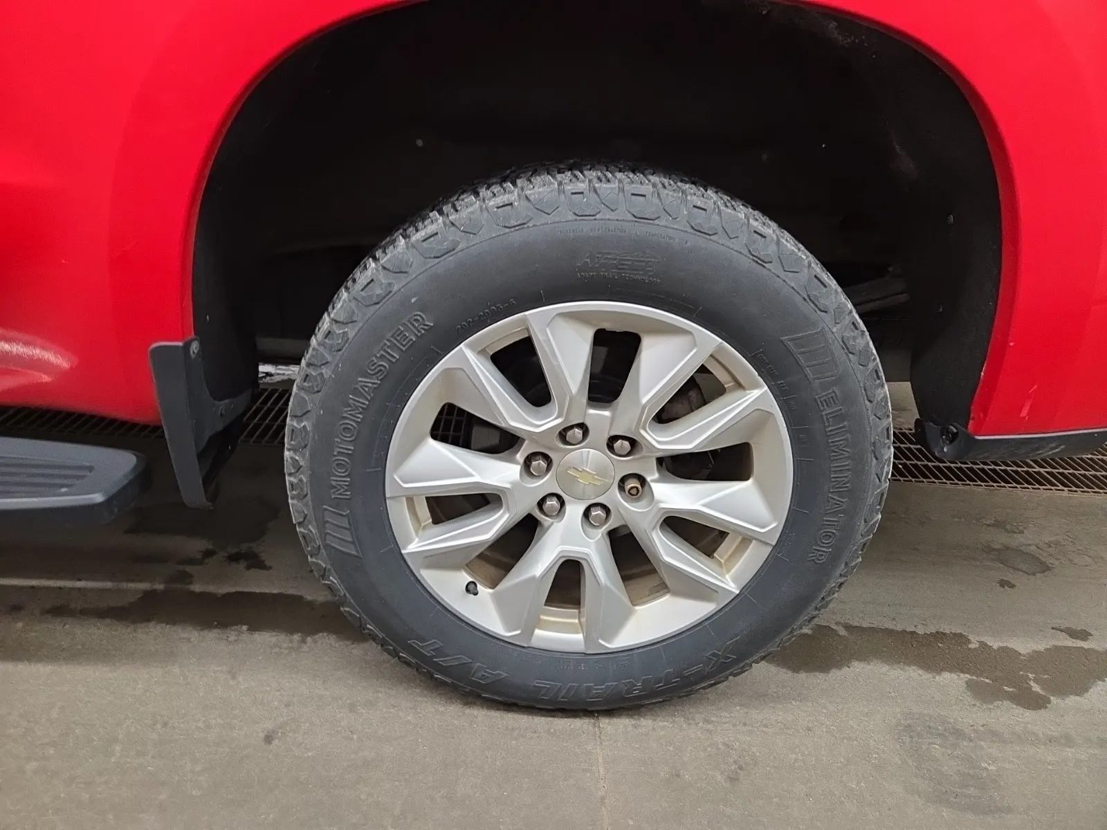 Left Rear Wheel/Tire Photo