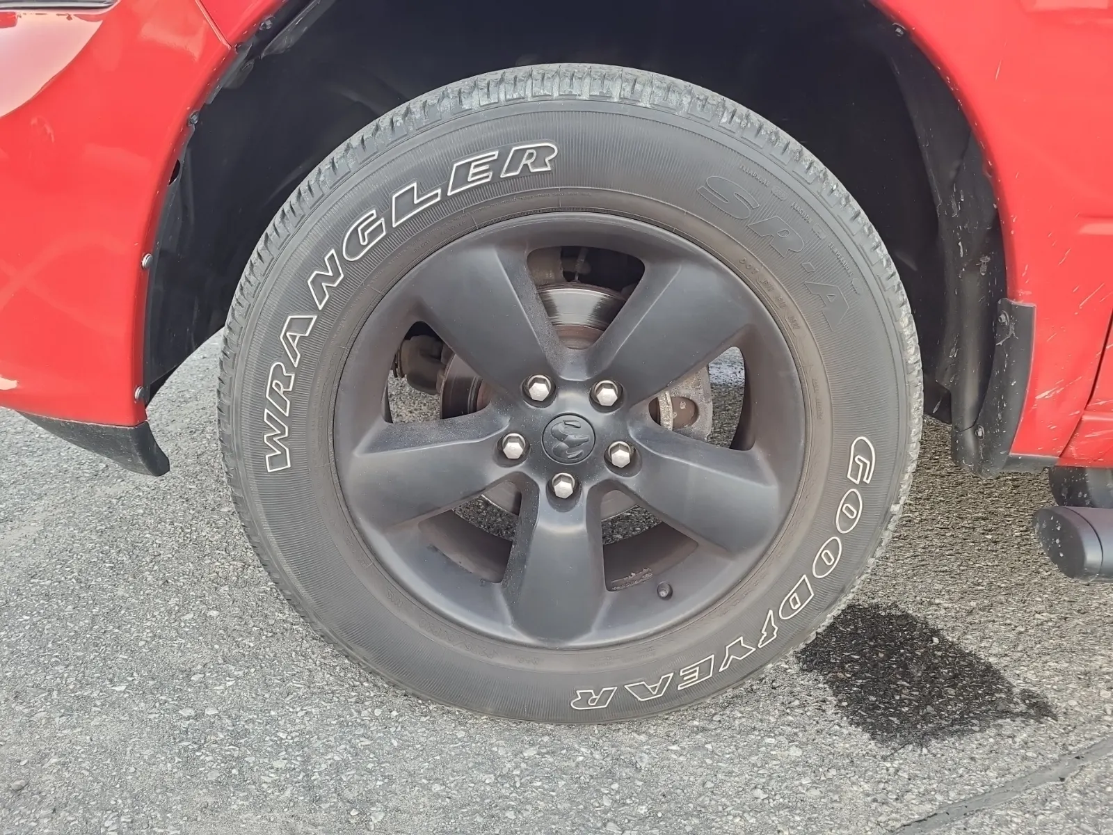 Front driver wheel/tire photo
