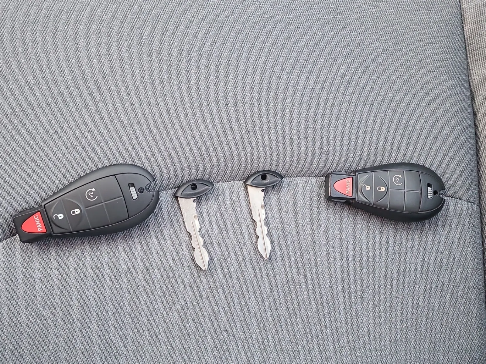 Keys/Fobs/Manual Photo