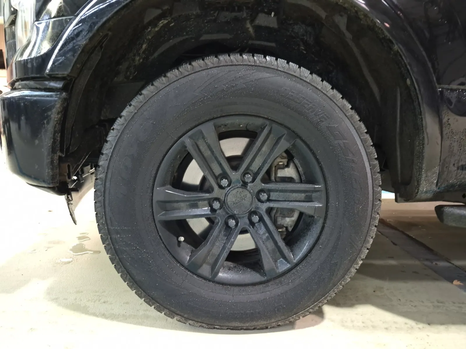 Front driver wheel/tire photo