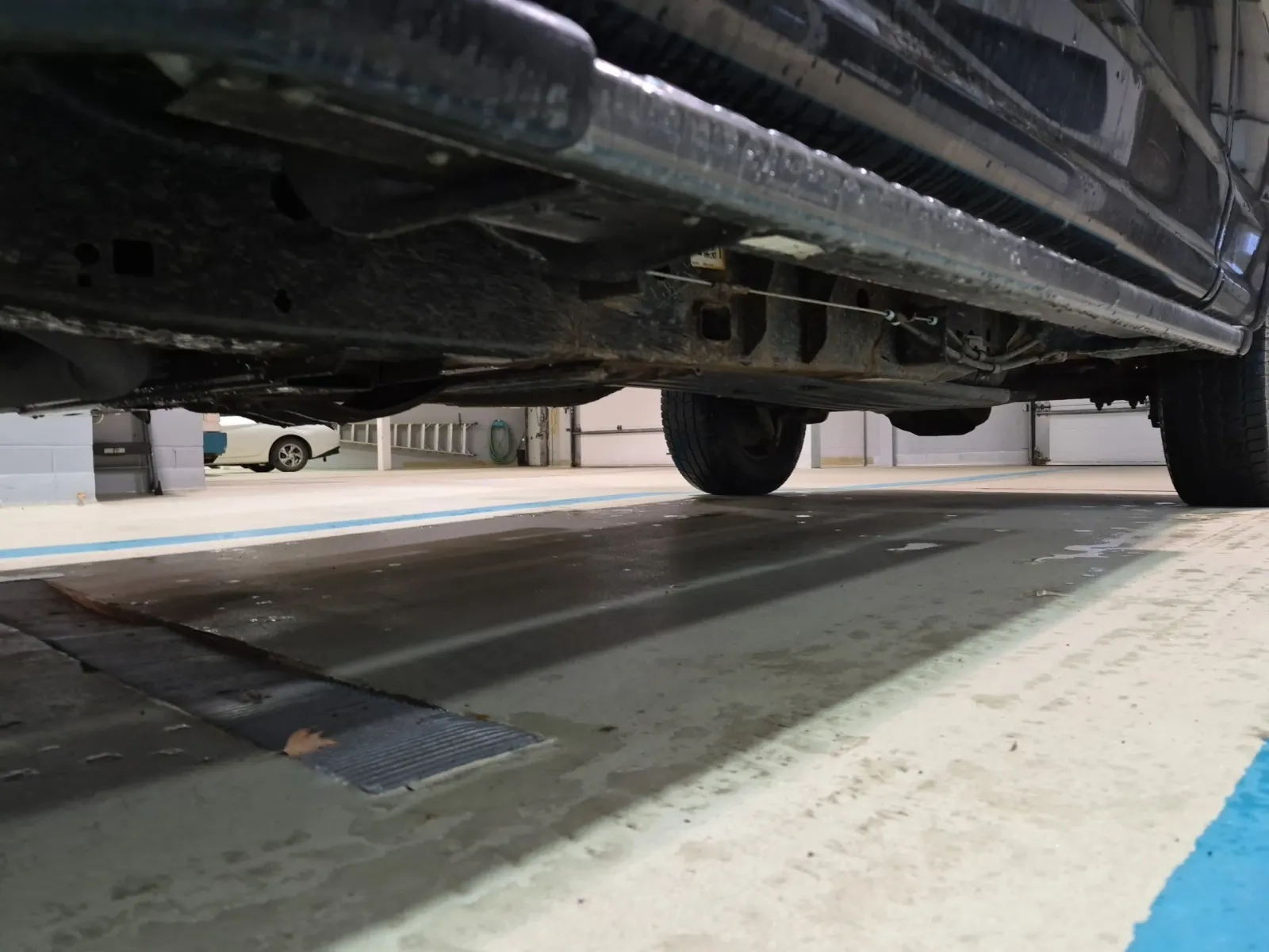 Undercarriage - Driver Photo