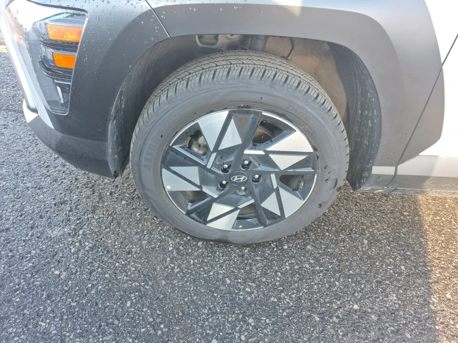 Front driver wheel/tire photo