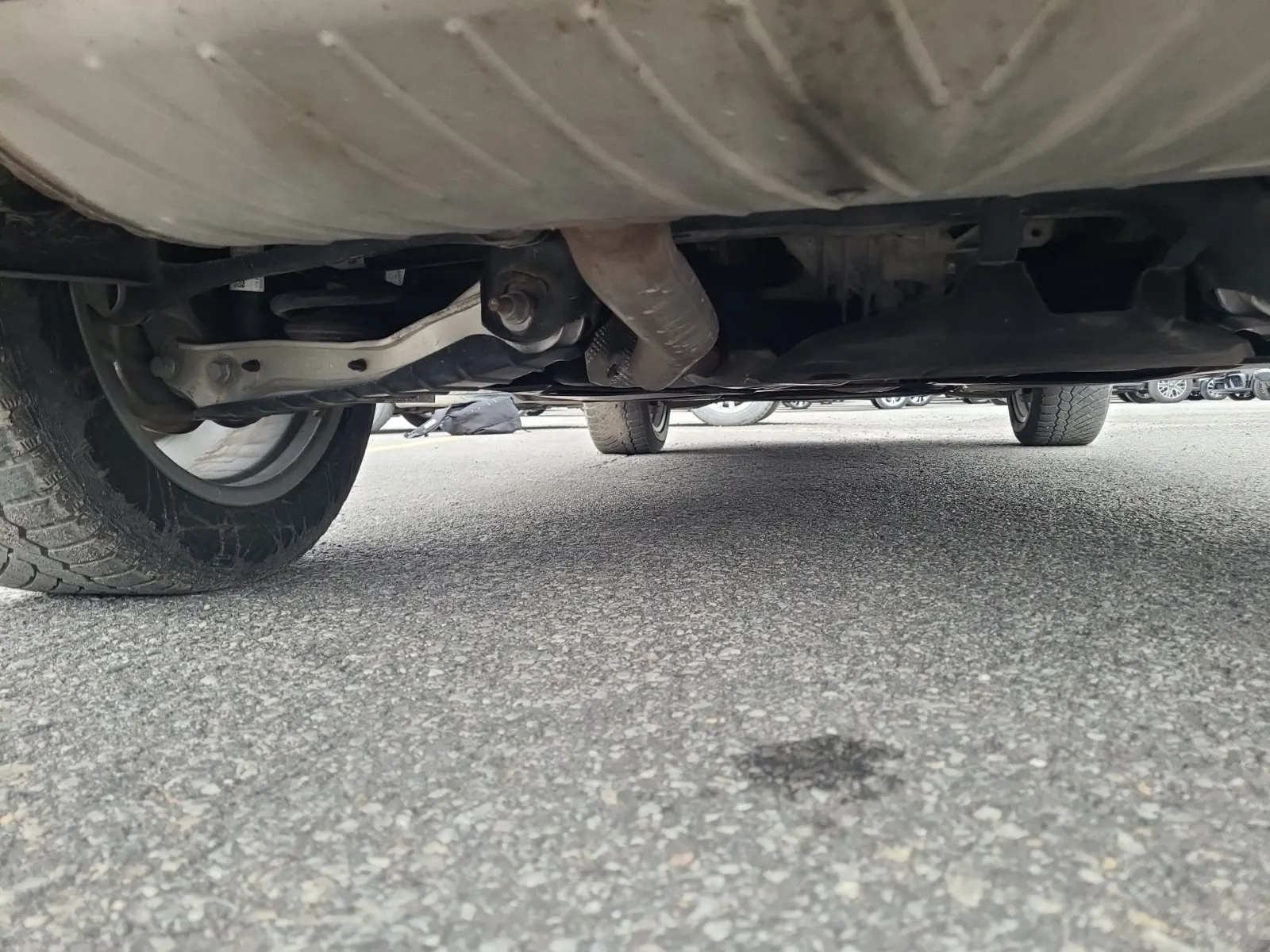 Undercarriage - Rear Photo