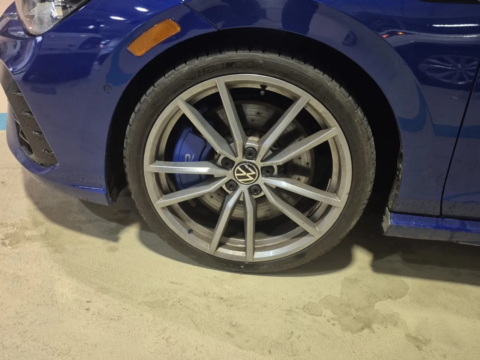 Front driver wheel/tire photo