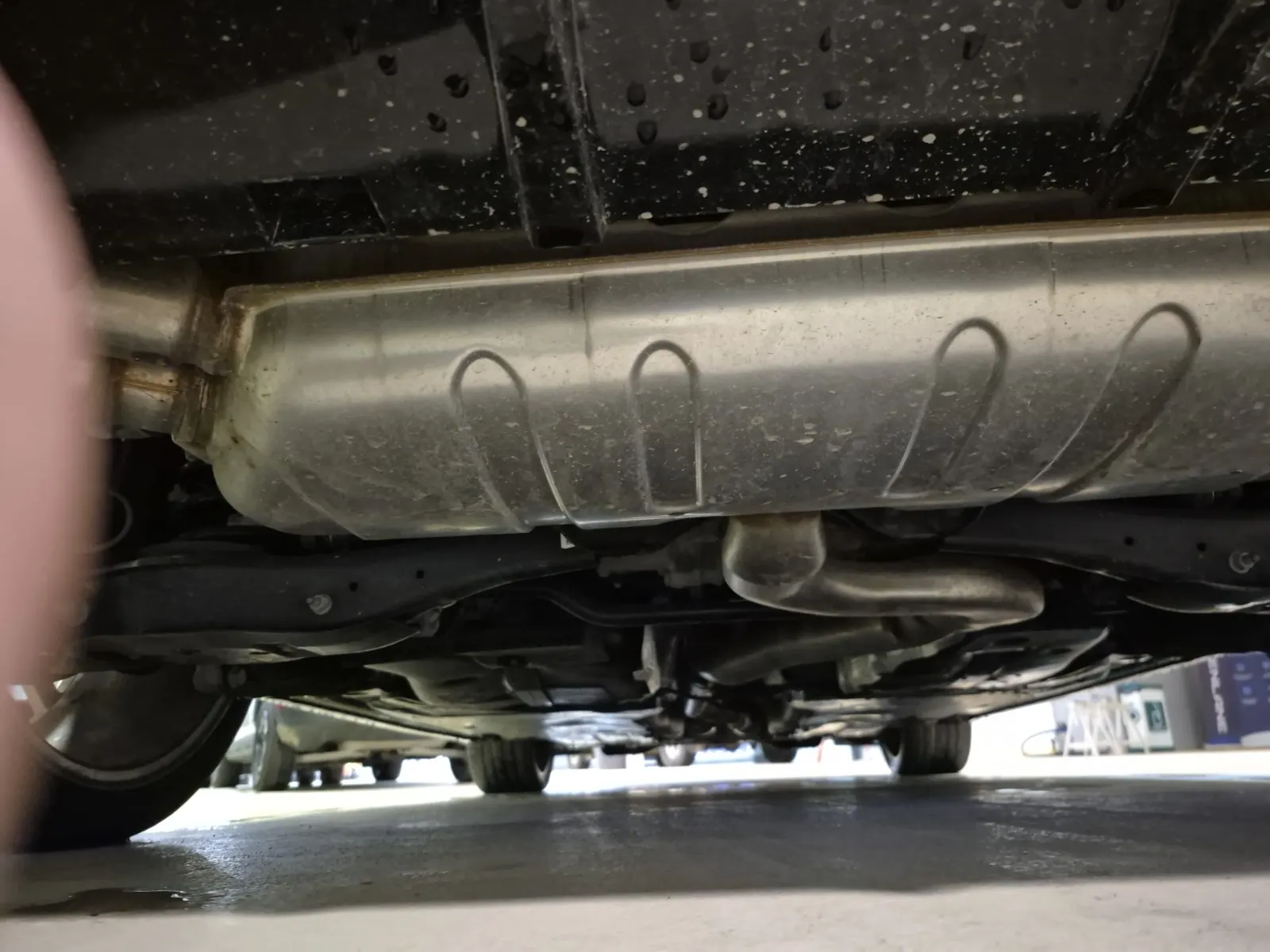 Undercarriage - Rear Photo