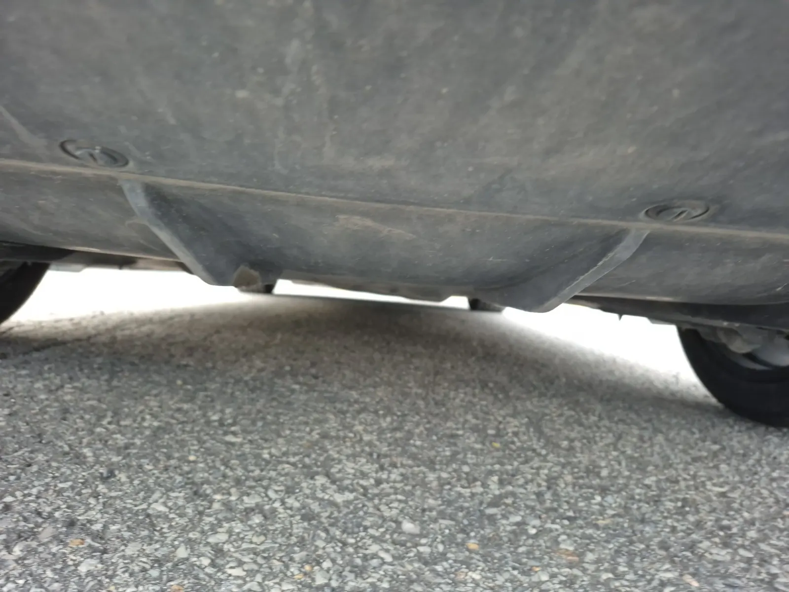 Undercarriage - Rear Photo