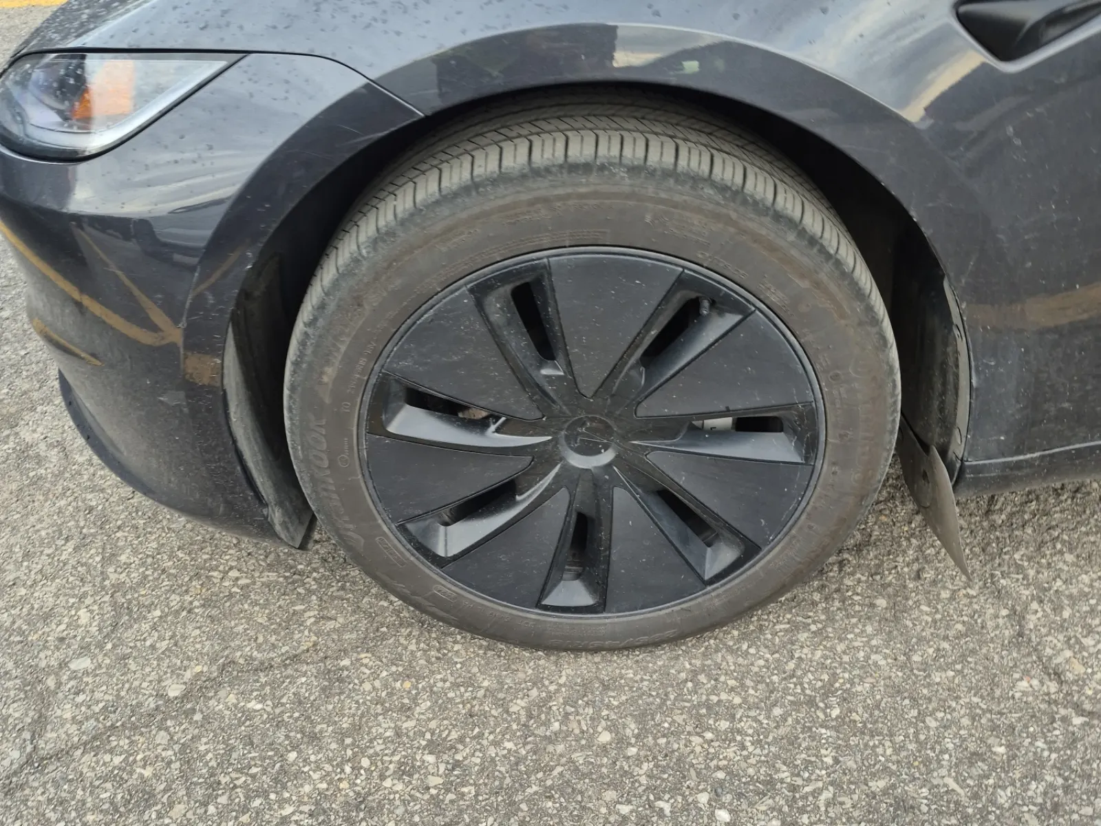 Front driver wheel/tire photo