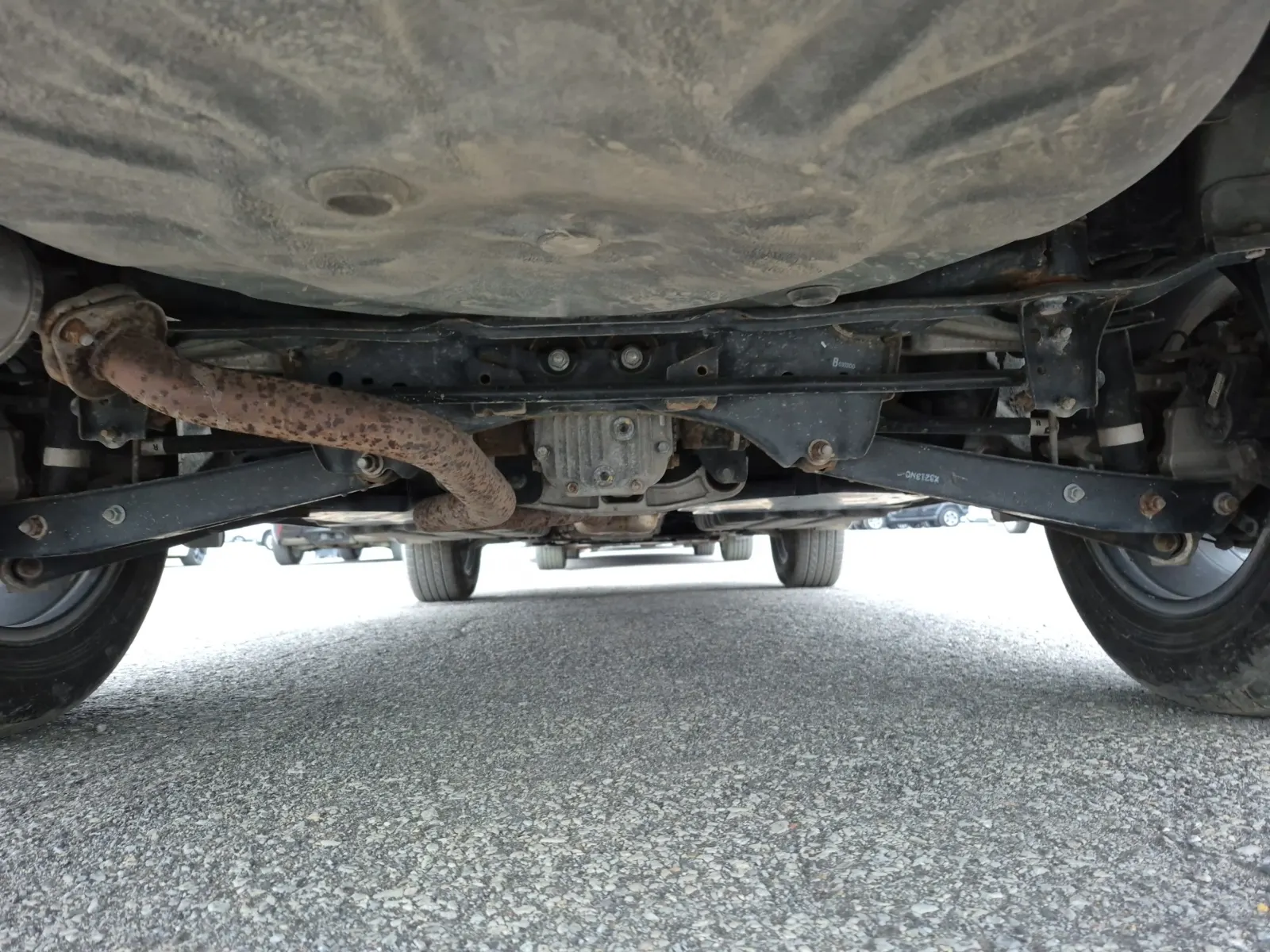 Undercarriage - Rear Photo
