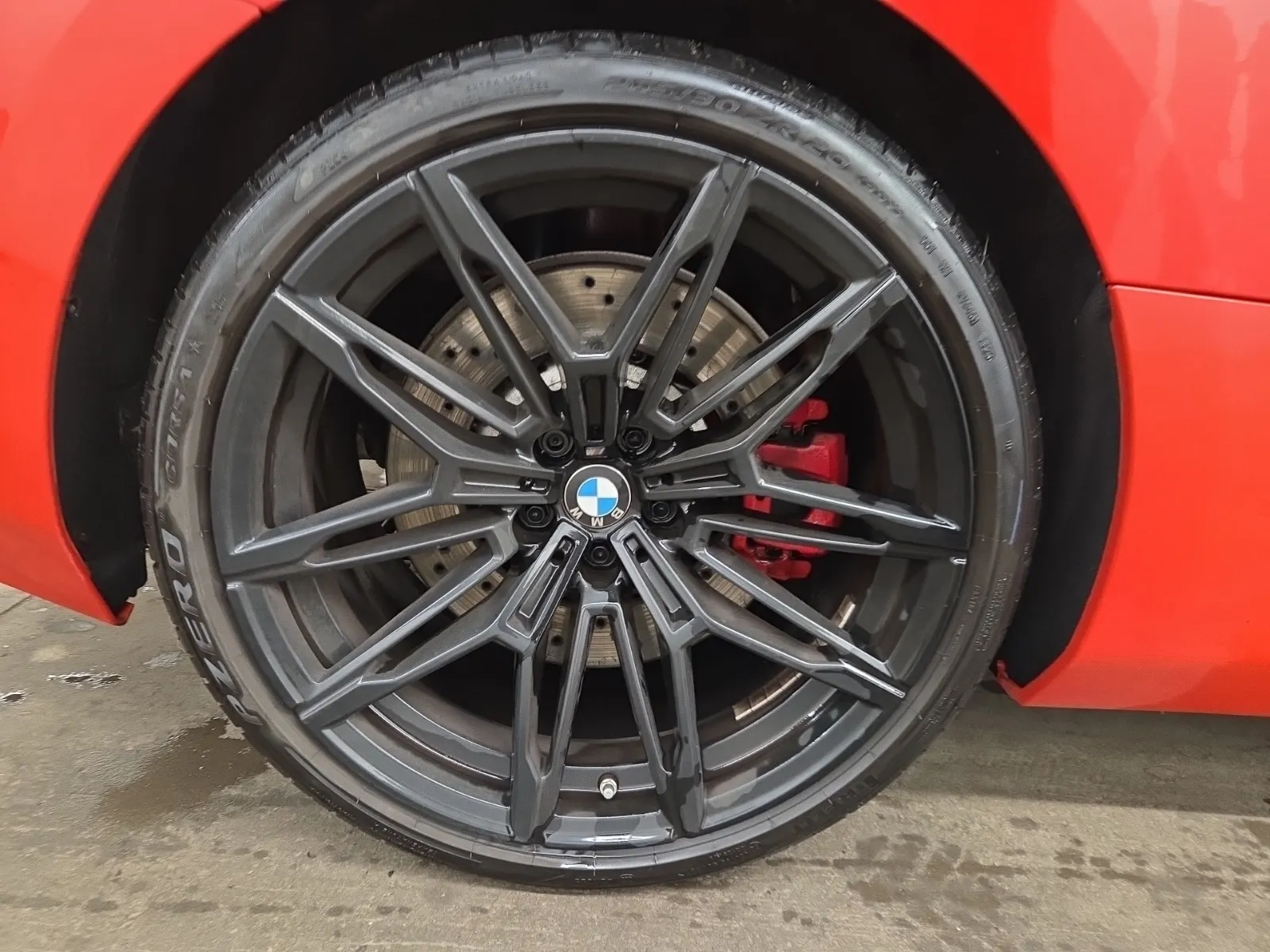 Right Rear Wheel/Tire Photo