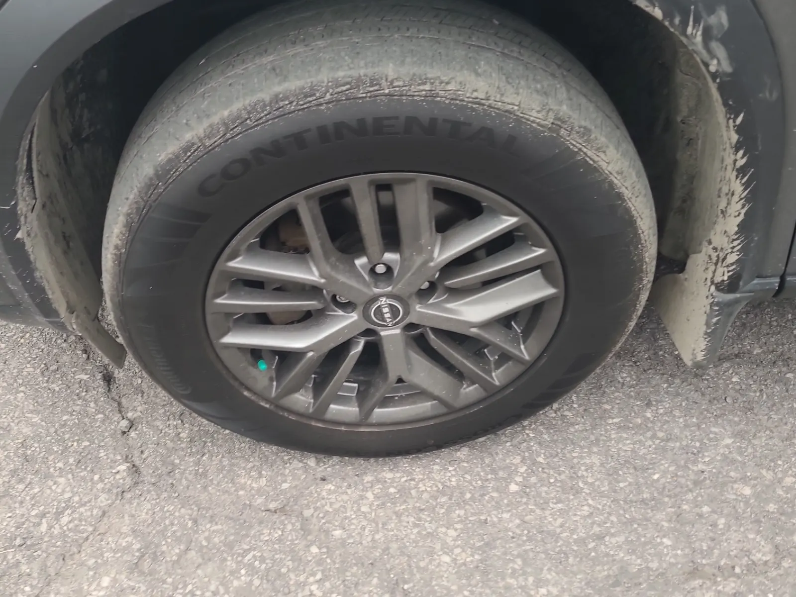 Front driver wheel/tire photo