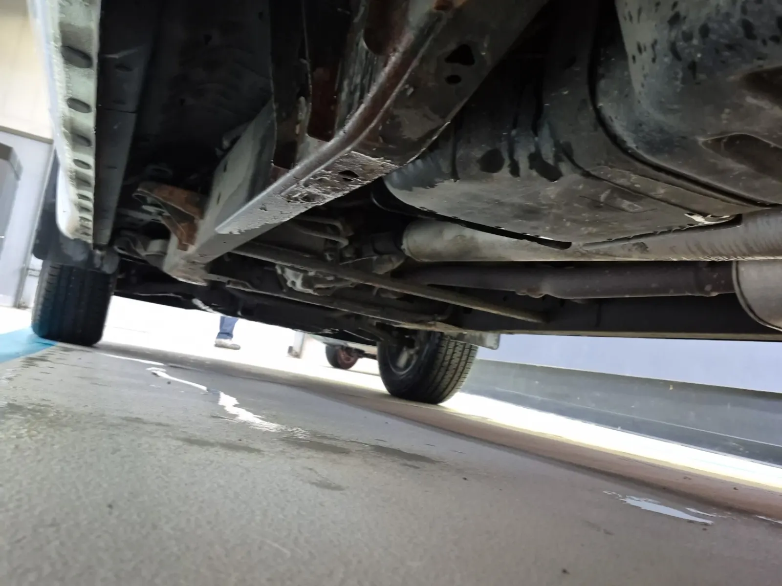 Undercarriage - Driver Photo