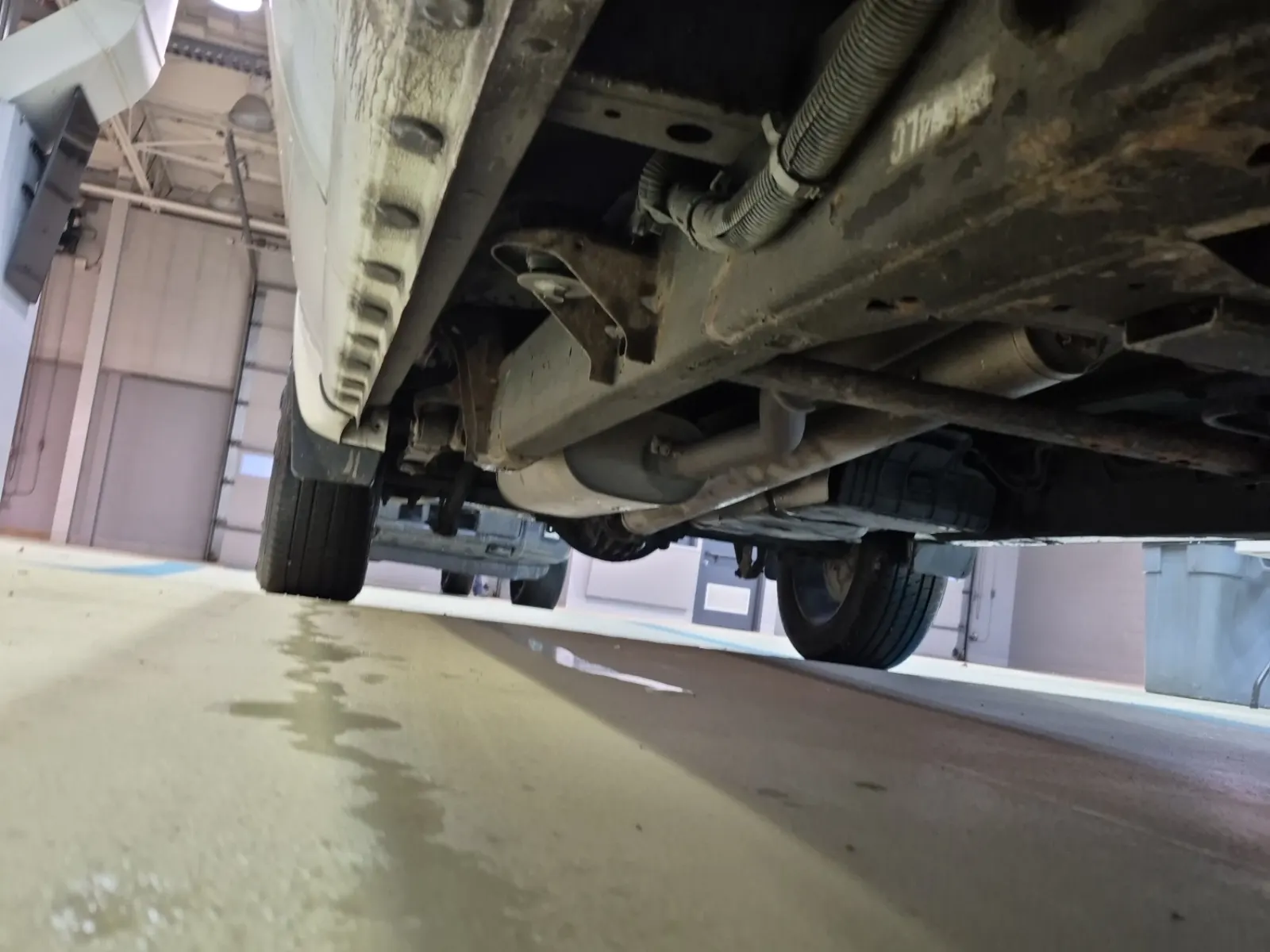 Undercarriage - Passenger Photo