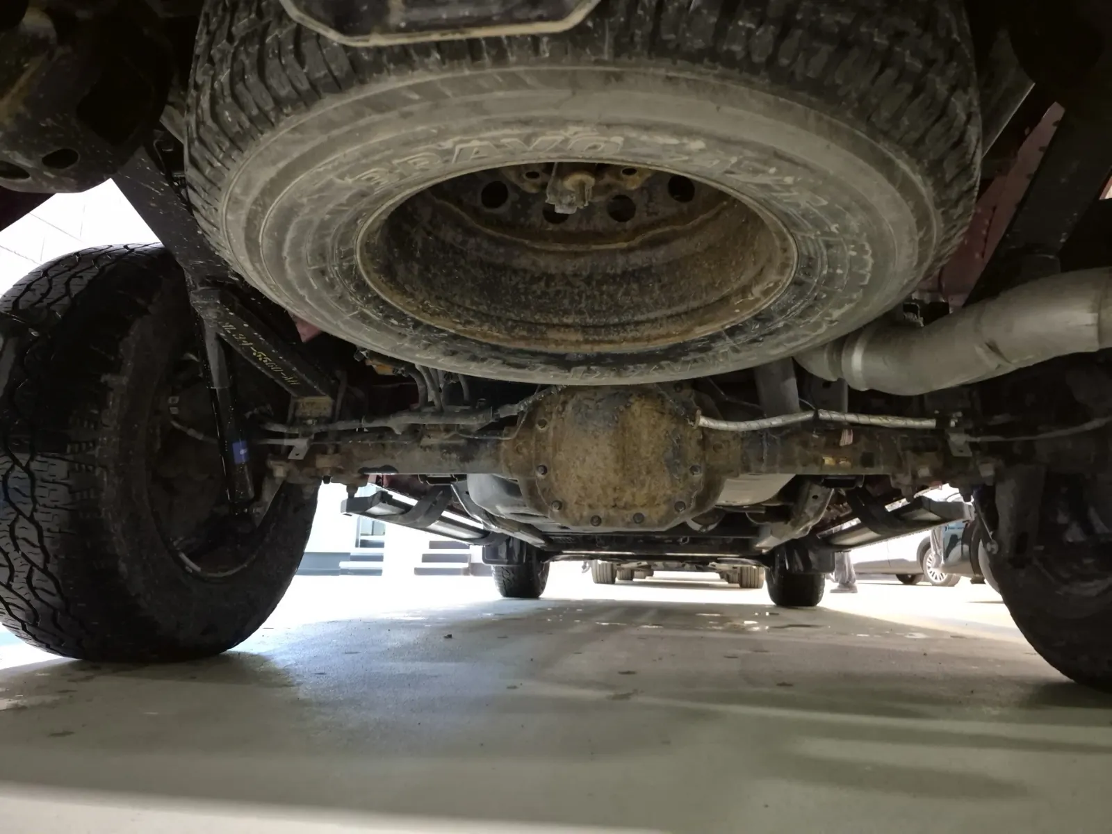 Undercarriage - Rear Photo
