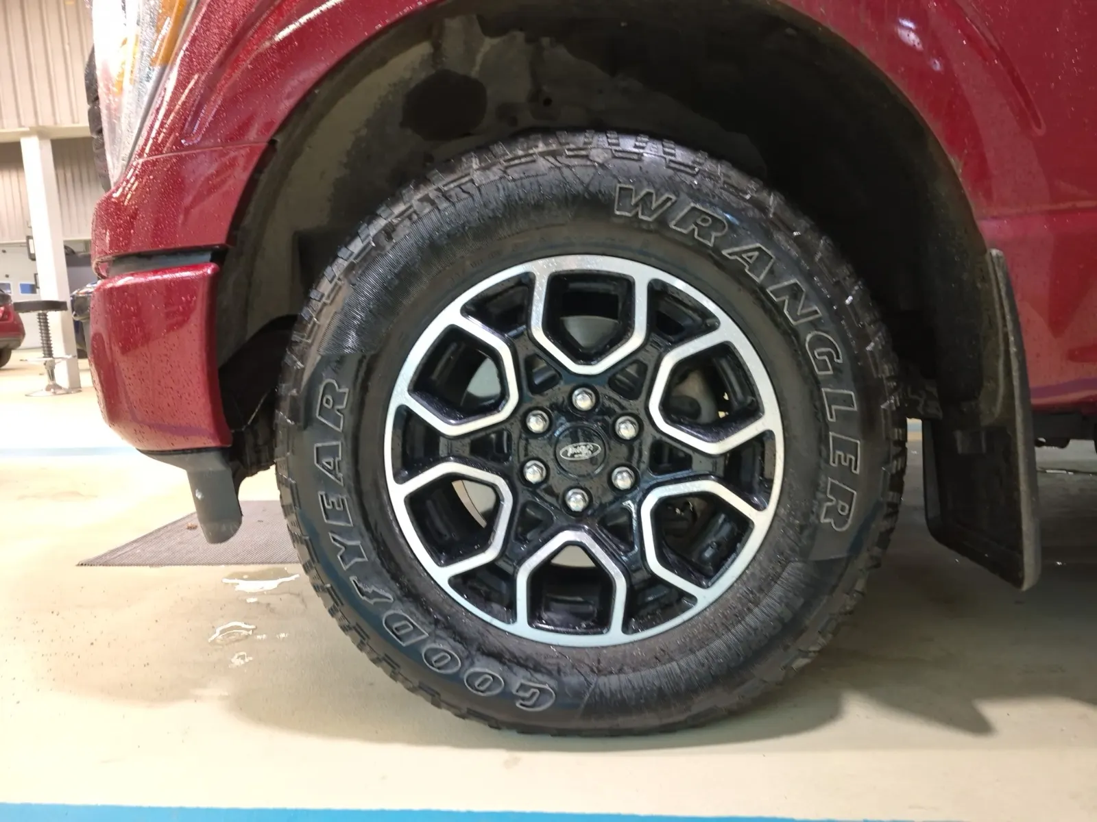 Front driver wheel/tire photo